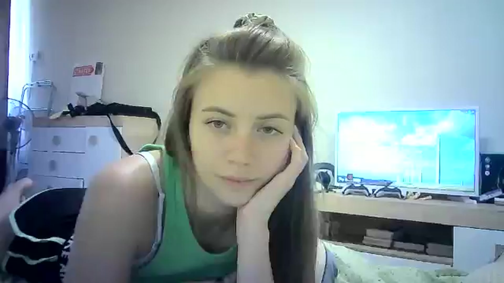 Gallery image thumbnail from Sulfate0's myfreecams stream on, 08/03/2024, 11:25 image 12 of 20