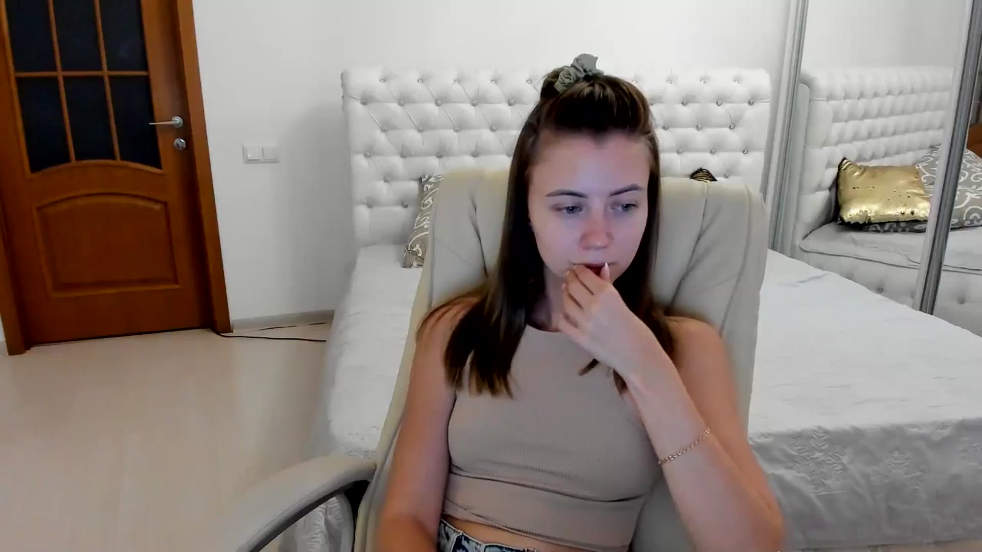 Gallery image thumbnail from Sulfate0's myfreecams stream on, 08/11/2024, 06:57 image 8 of 20