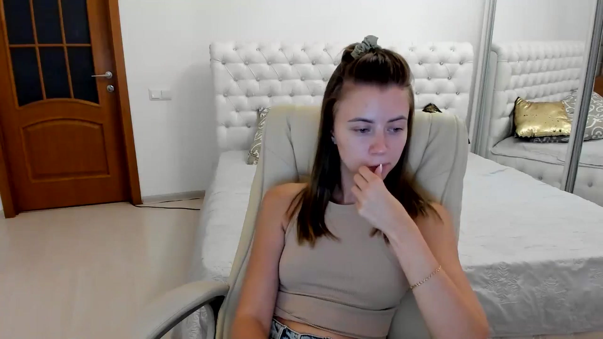 Gallery image thumbnail from Sulfate0's myfreecams stream on, 08/11/2024, 06:57 image 16 of 20
