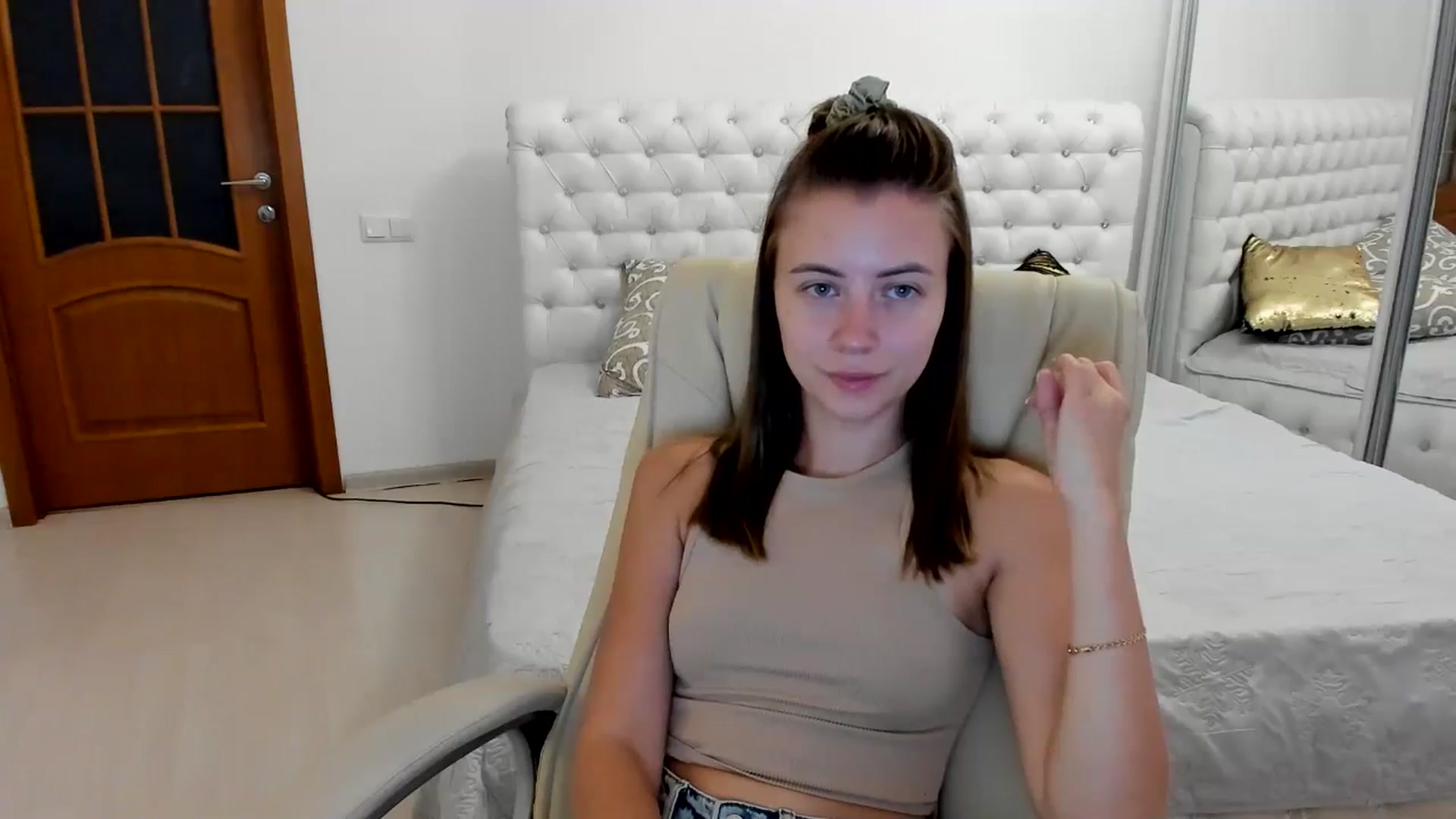 Gallery image thumbnail from Sulfate0's myfreecams stream on, 08/11/2024, 06:57 image 3 of 20