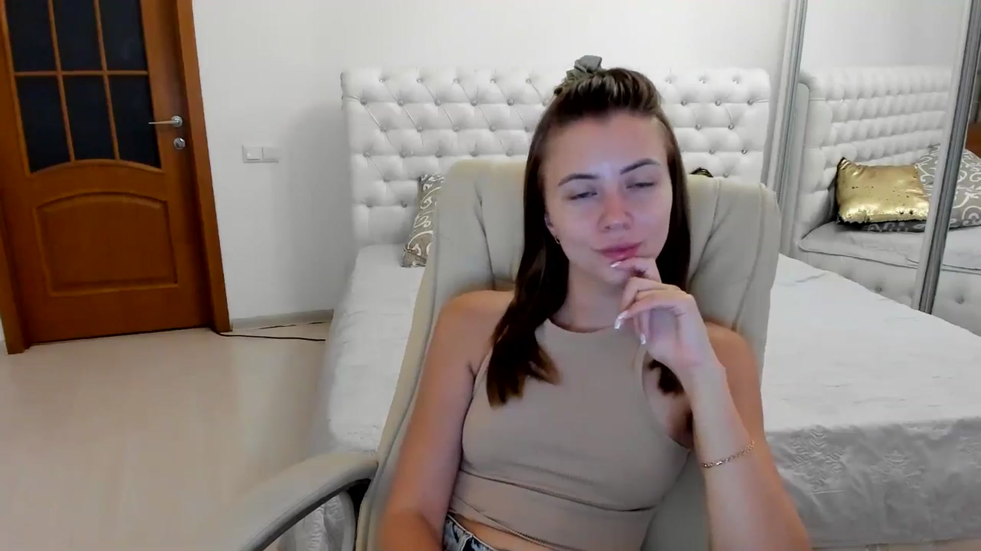 Gallery image thumbnail from Sulfate0's myfreecams stream on, 08/11/2024, 06:57 image 14 of 20