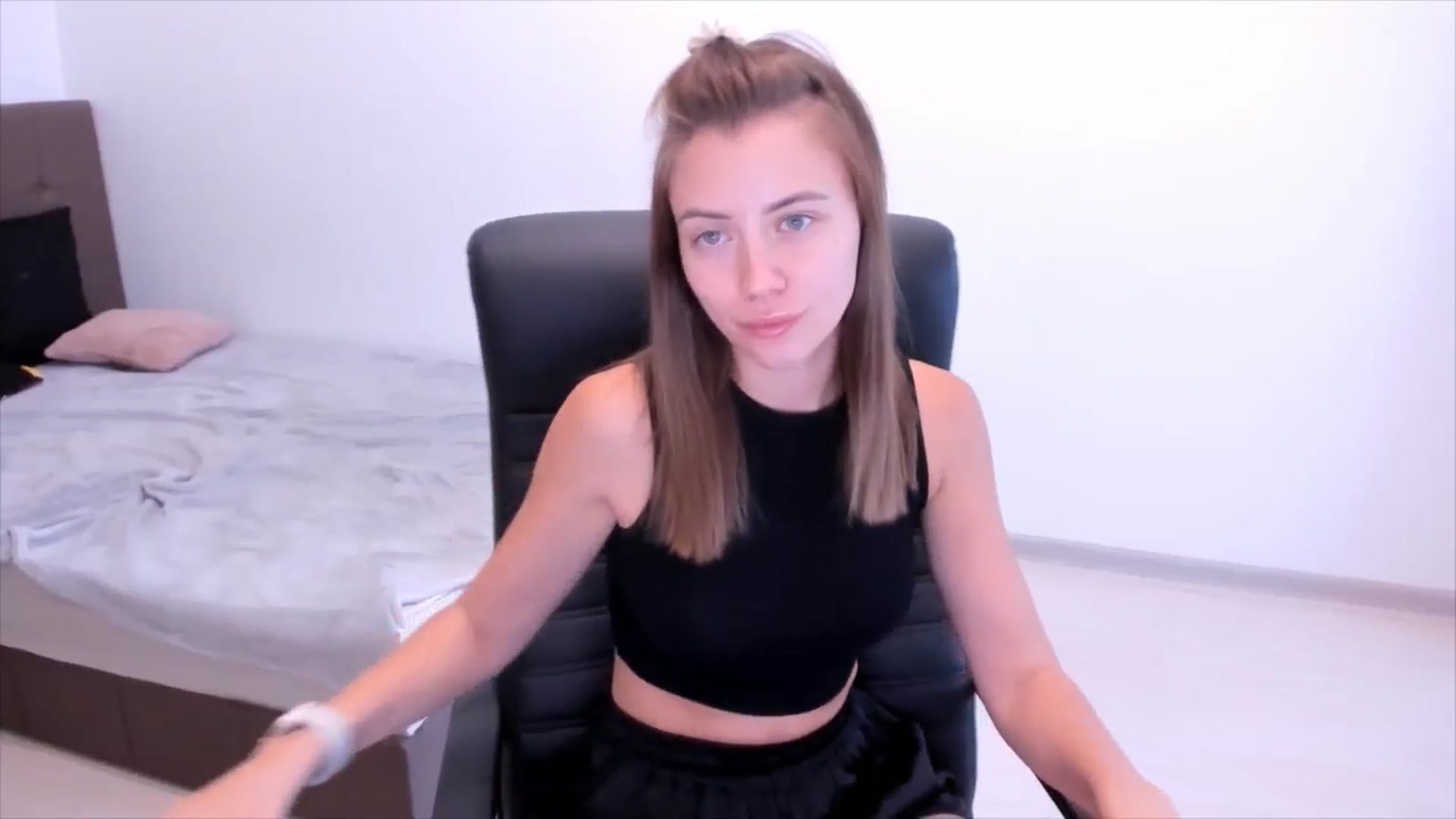 Gallery image thumbnail from Sulfate0's myfreecams stream on, 08/15/2024, 09:04 image 13 of 20