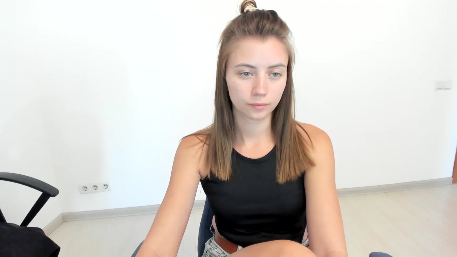 Gallery image thumbnail from Sulfate0's myfreecams stream on, 08/17/2024, 09:44 image 17 of 20