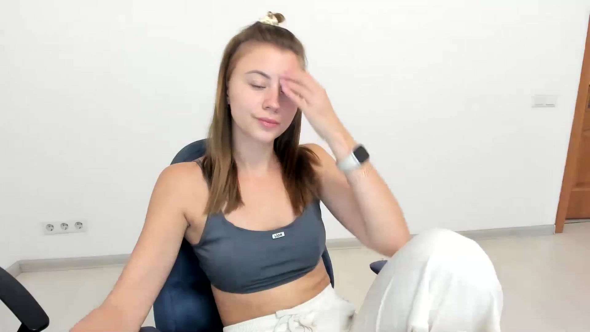 Gallery image thumbnail from Sulfate0's myfreecams stream on, 08/22/2024, 07:04 image 15 of 20