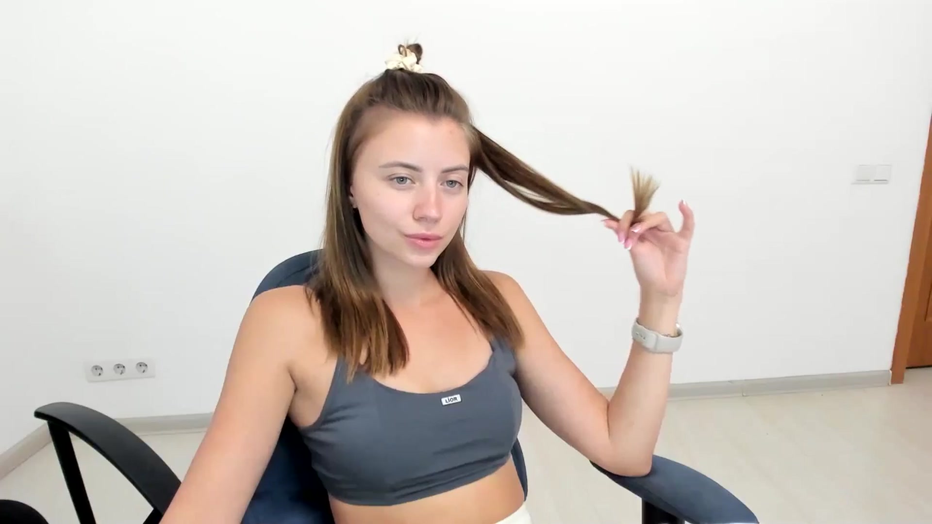 Gallery image thumbnail from Sulfate0's myfreecams stream on, 08/22/2024, 10:27 image 17 of 20