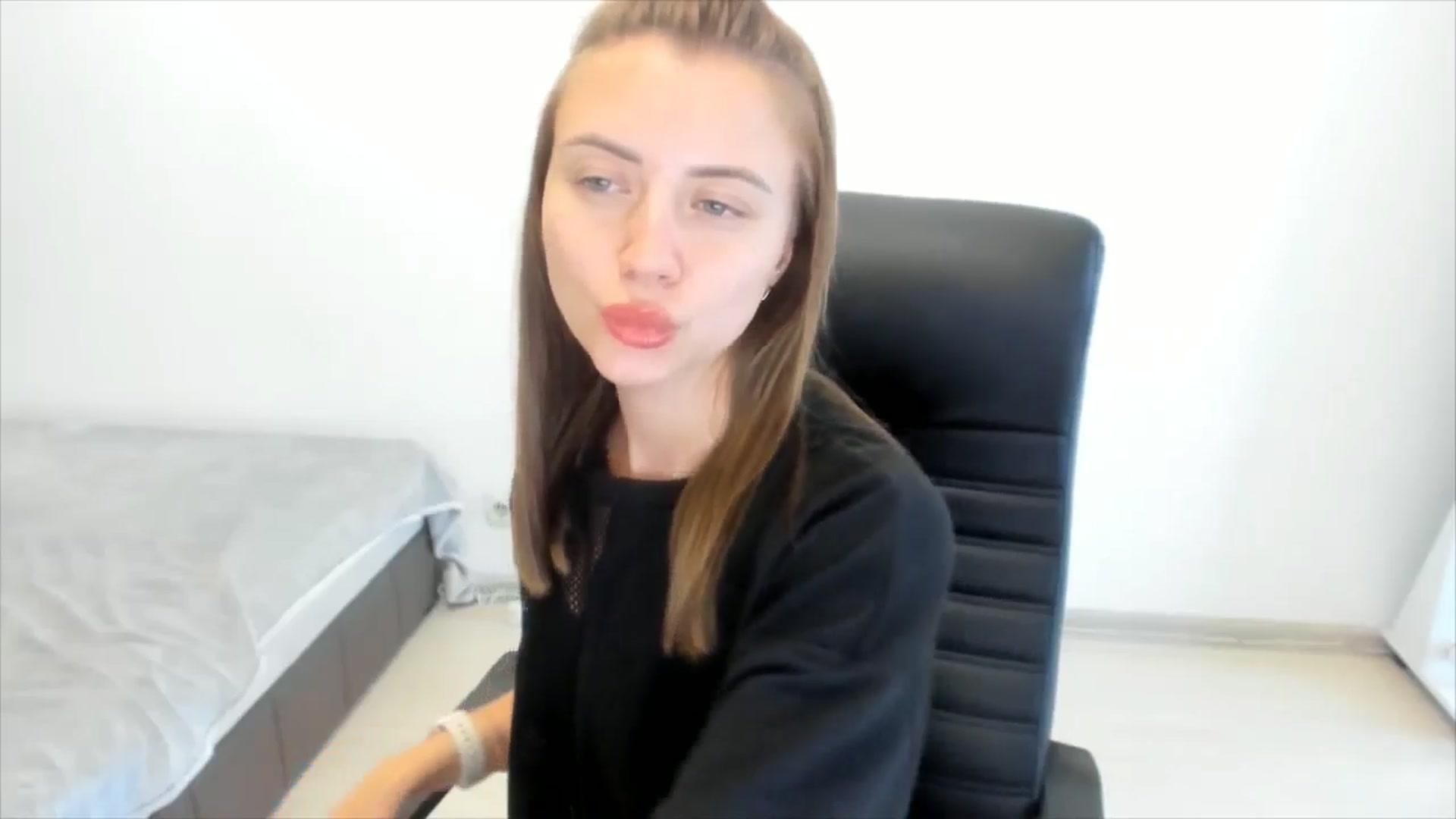 Gallery image thumbnail from Sulfate0's myfreecams stream on, 08/23/2024, 09:35 image 18 of 20