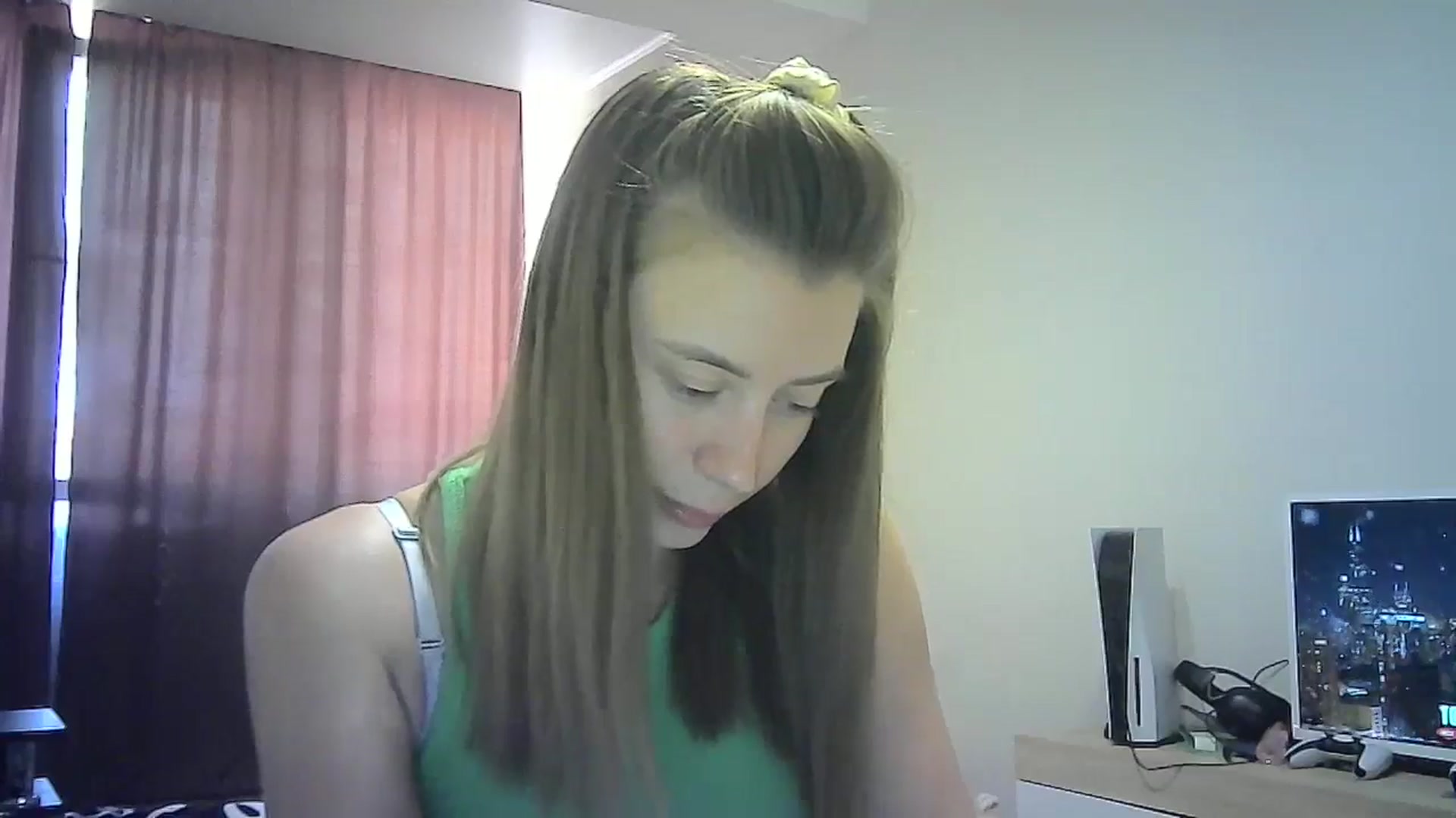 Gallery image thumbnail from Sulfate0's myfreecams stream on, 08/25/2024, 10:37 image 16 of 20