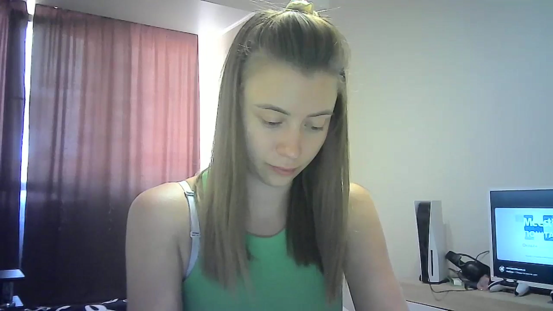 Gallery image thumbnail from Sulfate0's myfreecams stream on, 08/25/2024, 10:37 image 14 of 20