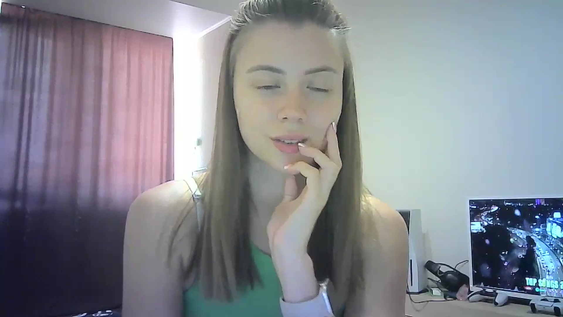 Gallery image thumbnail from Sulfate0's myfreecams stream on, 08/25/2024, 10:37 image 5 of 20