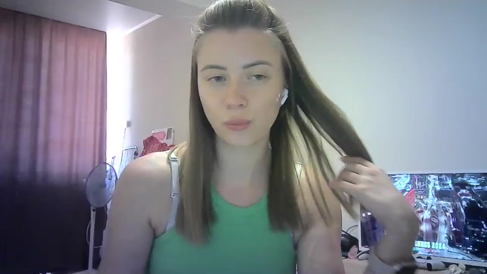 Gallery image thumbnail from Sulfate0's myfreecams stream on, 08/25/2024, 10:37 image 1 of 20