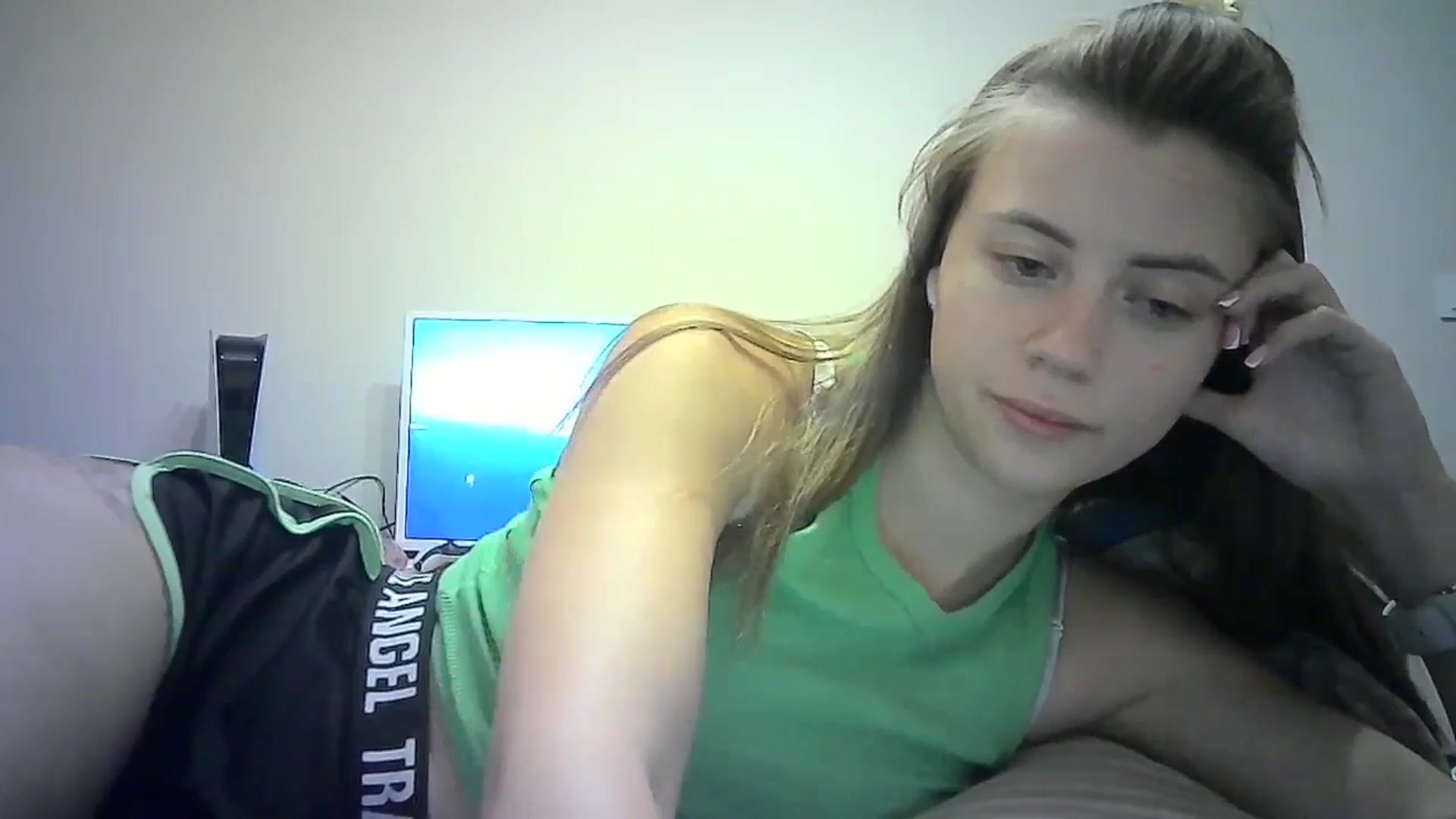 Gallery image thumbnail from Sulfate0's myfreecams stream on, 08/26/2024, 09:06 image 13 of 20