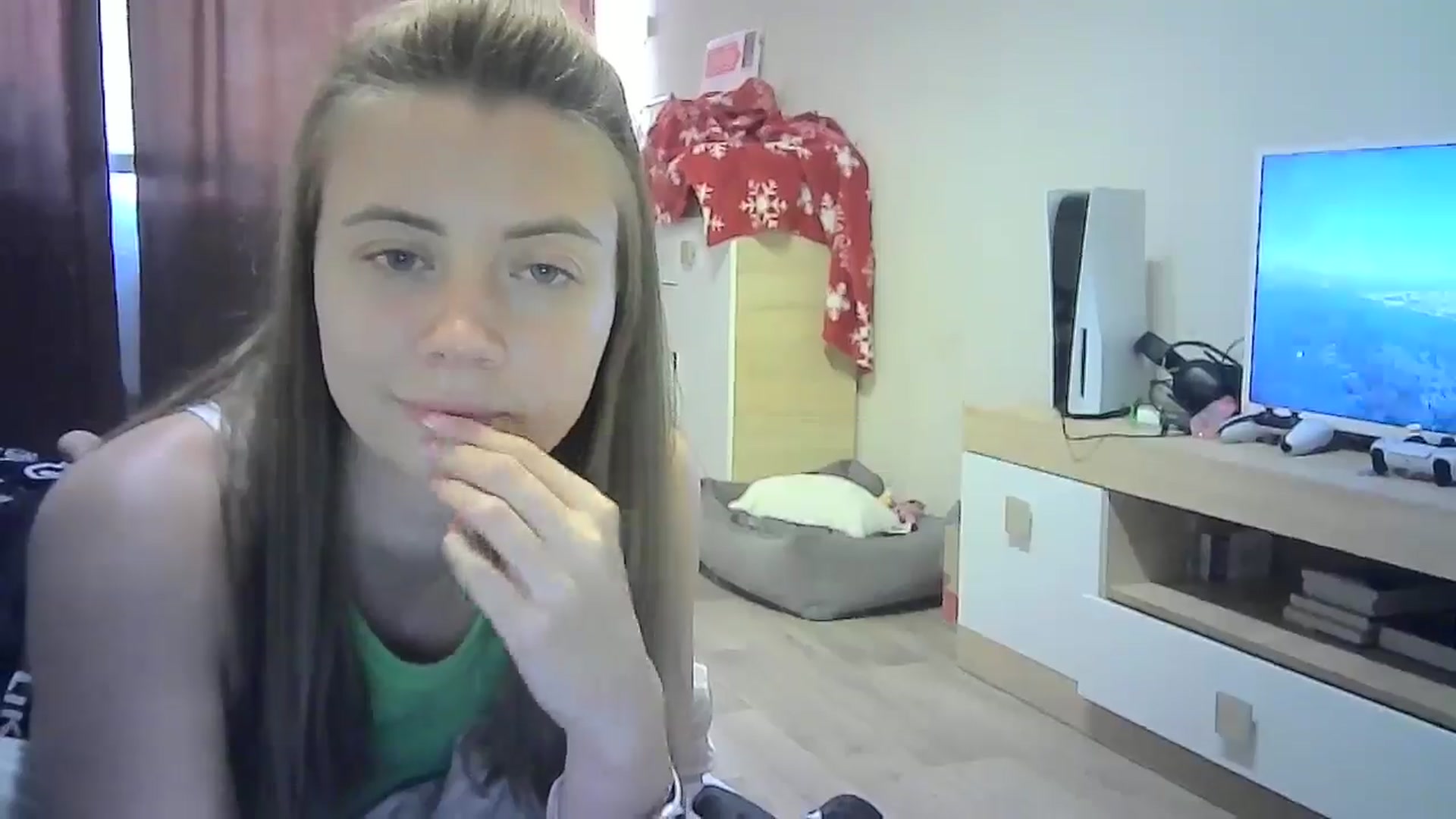 Gallery image thumbnail from Sulfate0's myfreecams stream on, 08/26/2024, 09:06 image 5 of 20