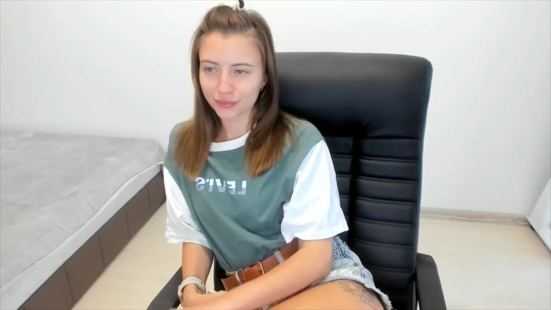 Gallery image thumbnail from Sulfate0's myfreecams stream on, 08/27/2024, 06:25 image 3 of 20