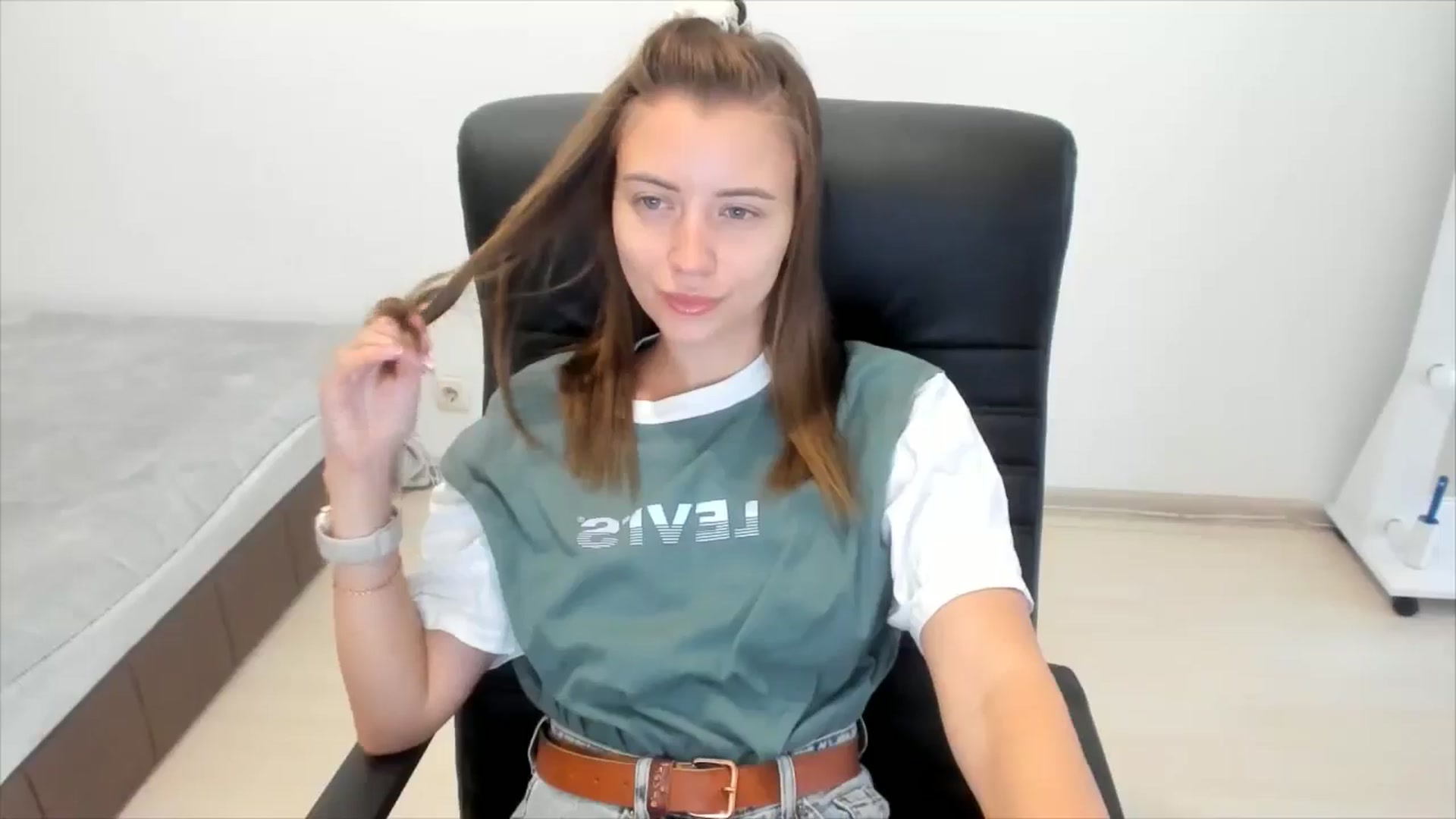 Gallery image thumbnail from Sulfate0's myfreecams stream on, 08/27/2024, 06:25 image 20 of 20
