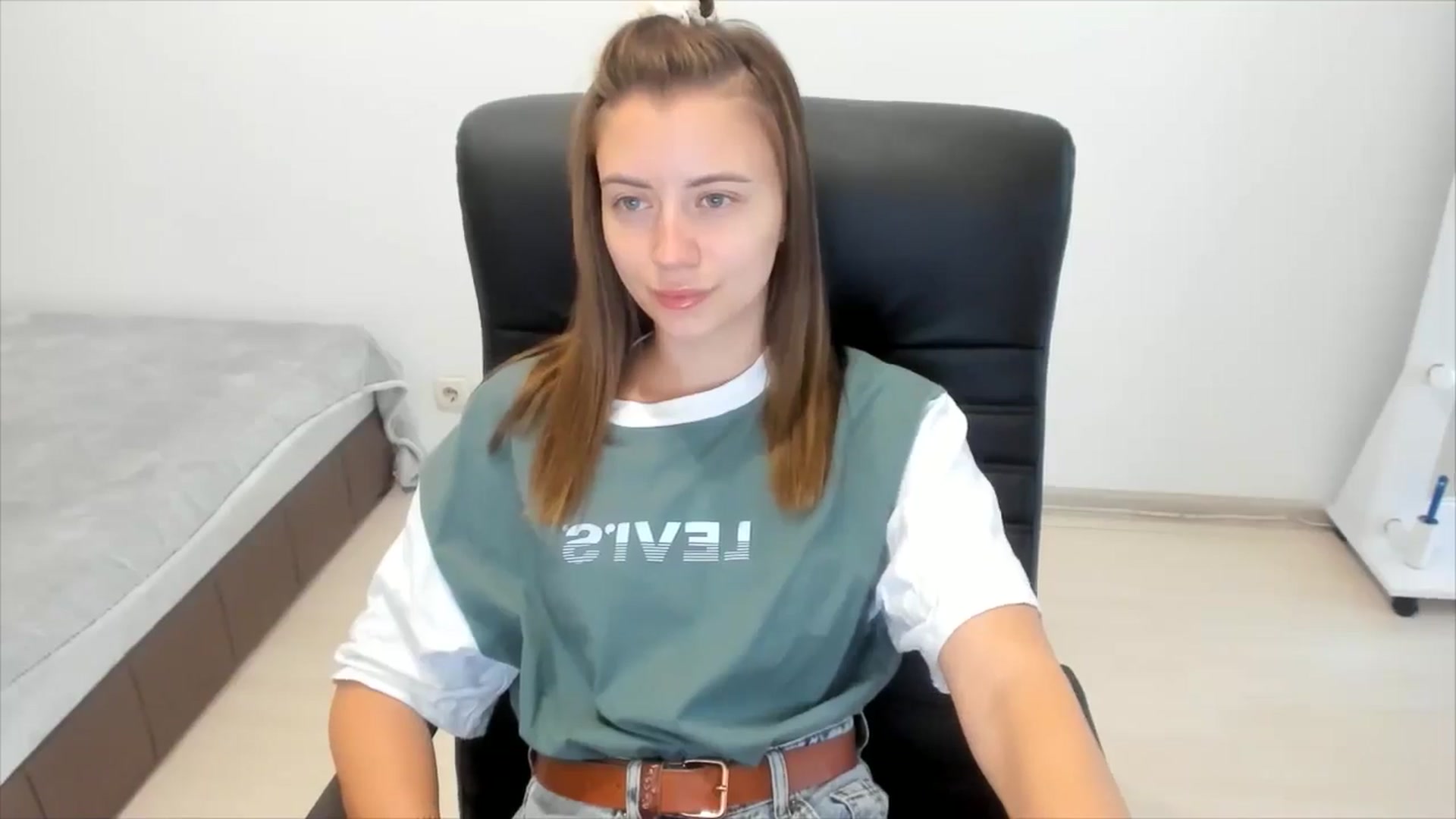 Gallery image thumbnail from Sulfate0's myfreecams stream on, 08/27/2024, 06:25 image 18 of 20