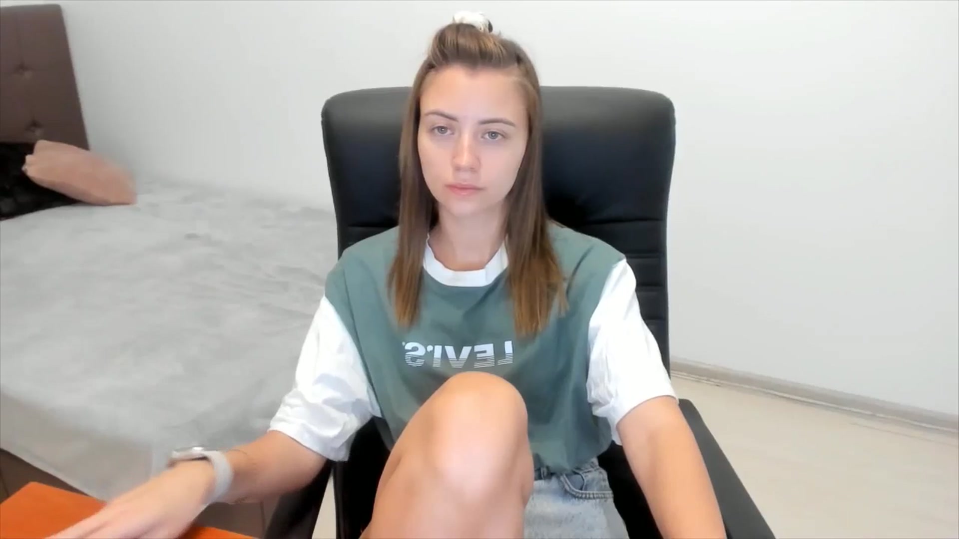 Gallery image thumbnail from Sulfate0's myfreecams stream on, 08/27/2024, 07:20 image 5 of 20