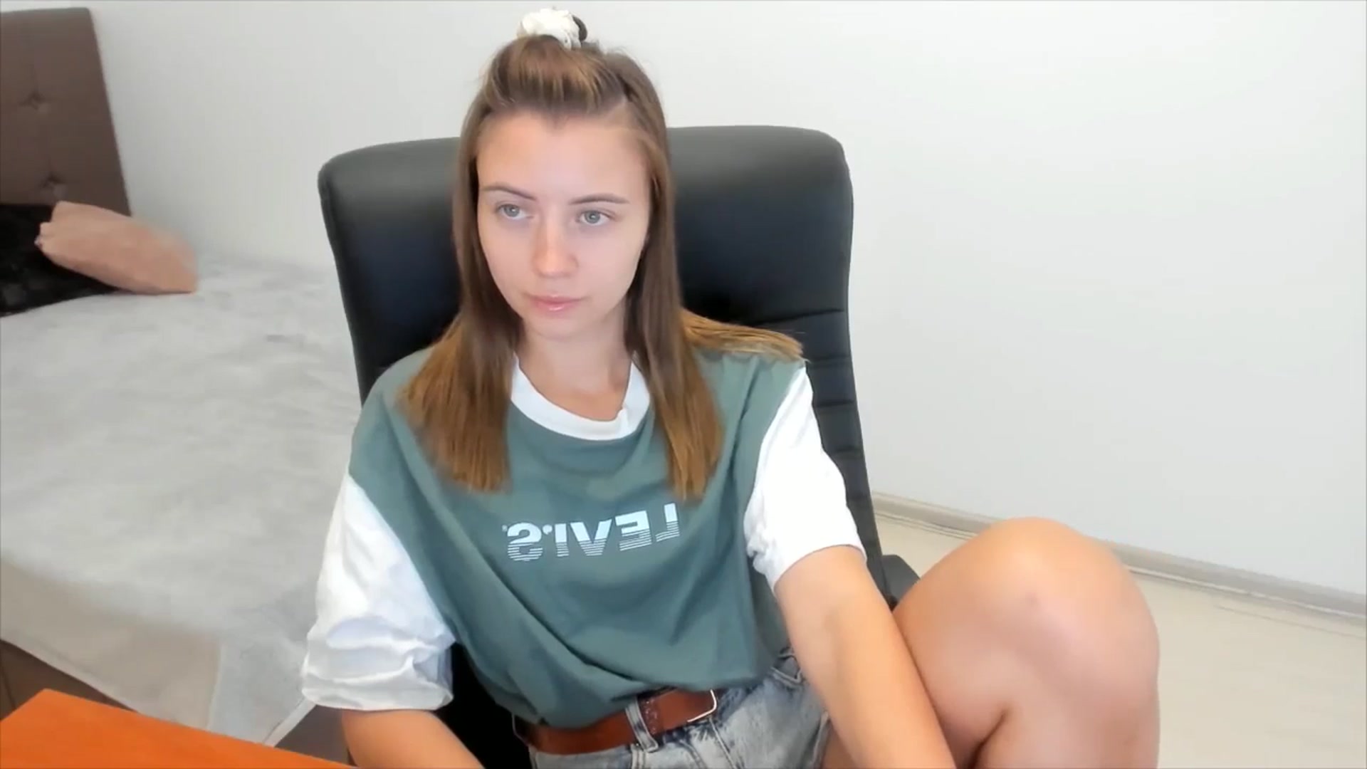 Gallery image thumbnail from Sulfate0's myfreecams stream on, 08/27/2024, 07:20 image 14 of 20