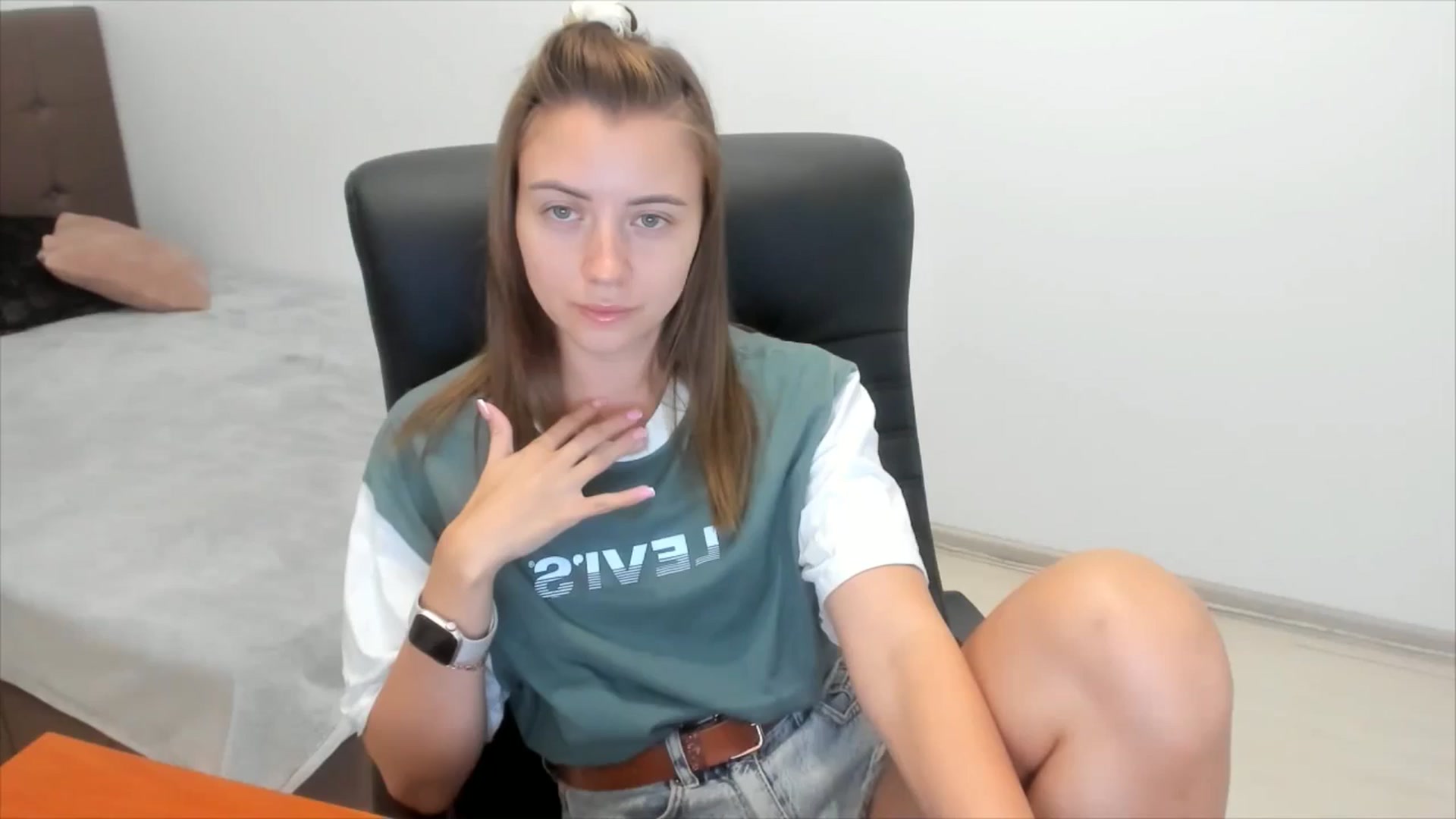 Gallery image thumbnail from Sulfate0's myfreecams stream on, 08/27/2024, 07:20 image 7 of 20