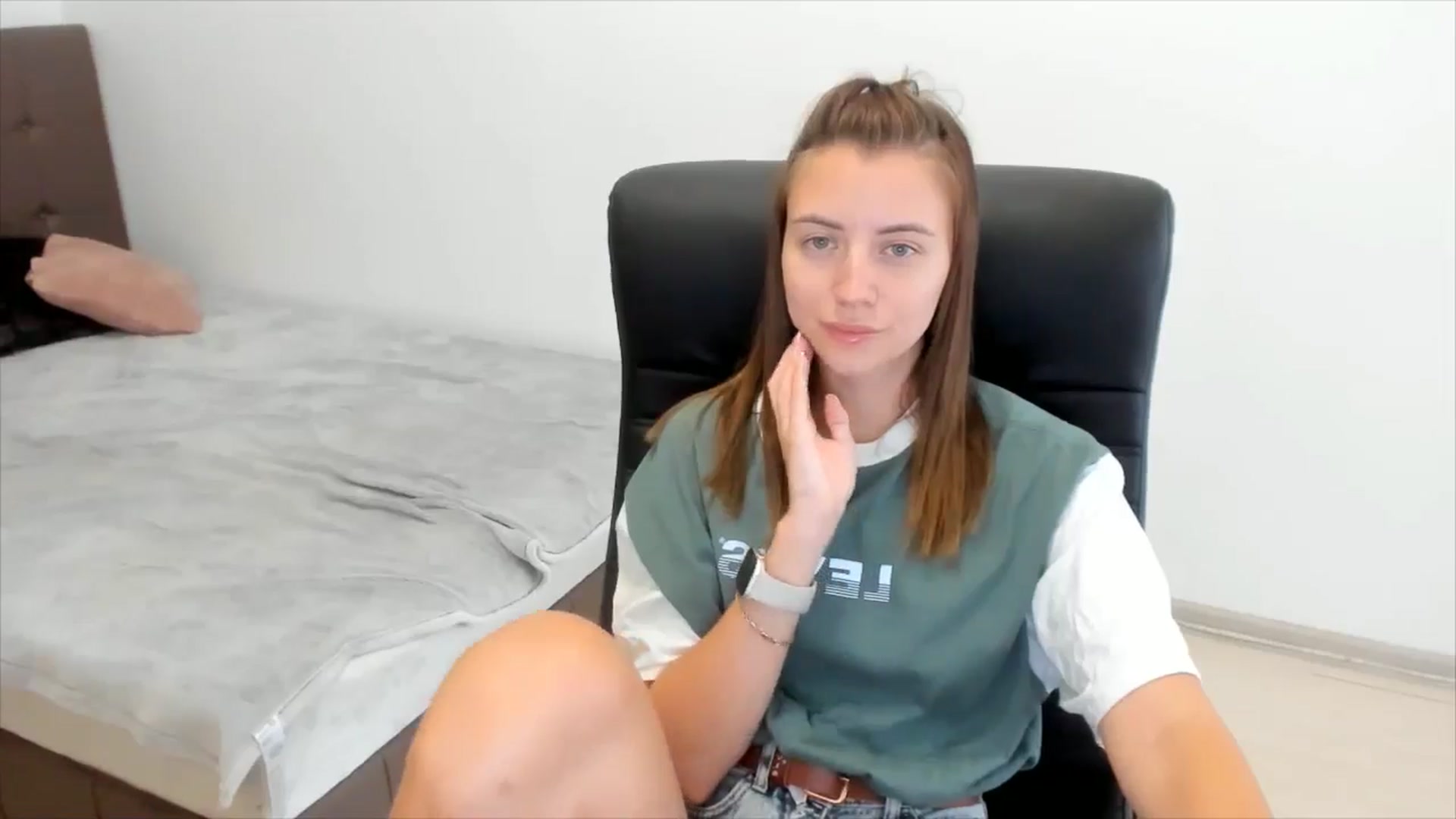 Gallery image thumbnail from Sulfate0's myfreecams stream on, 08/27/2024, 09:49 image 10 of 20