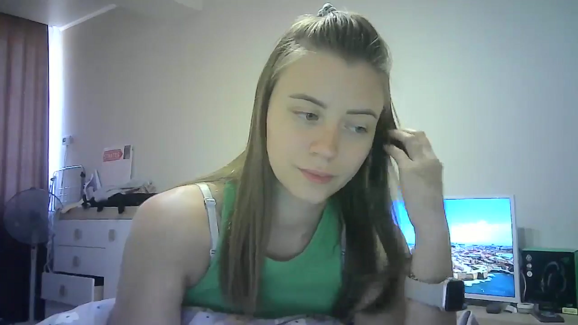 Gallery image thumbnail from Sulfate0's myfreecams stream on, 08/31/2024, 10:53 image 10 of 20