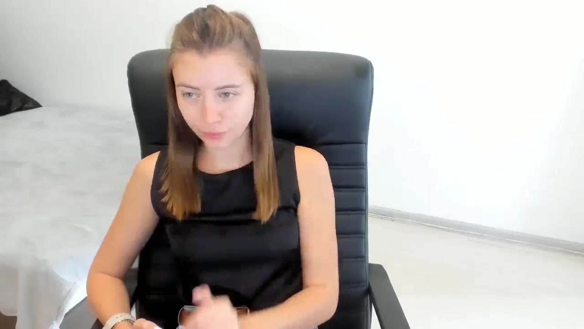 Gallery image thumbnail from Sulfate0's myfreecams stream on, 09/10/2024, 06:20 image 12 of 20