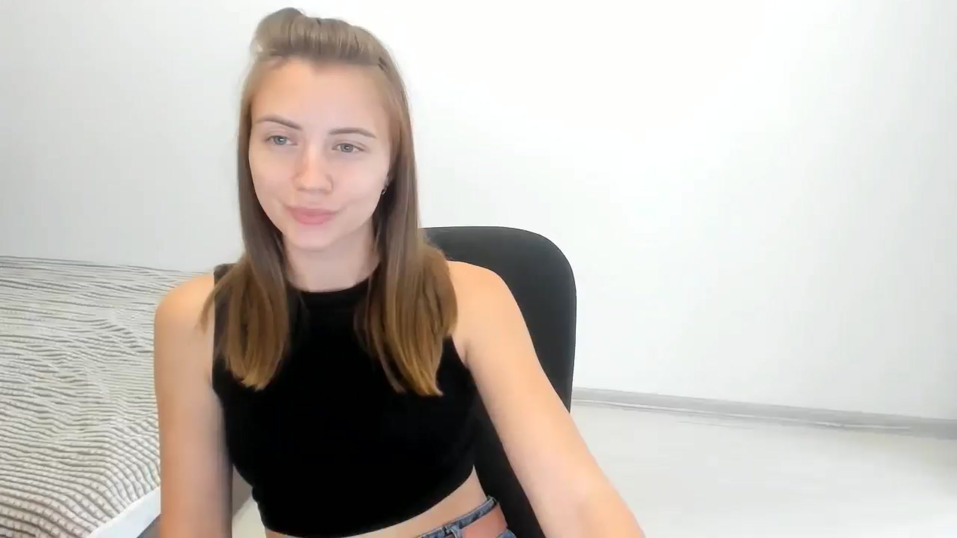 Gallery image thumbnail from Sulfate0's myfreecams stream on, 09/18/2024, 10:34 image 12 of 20