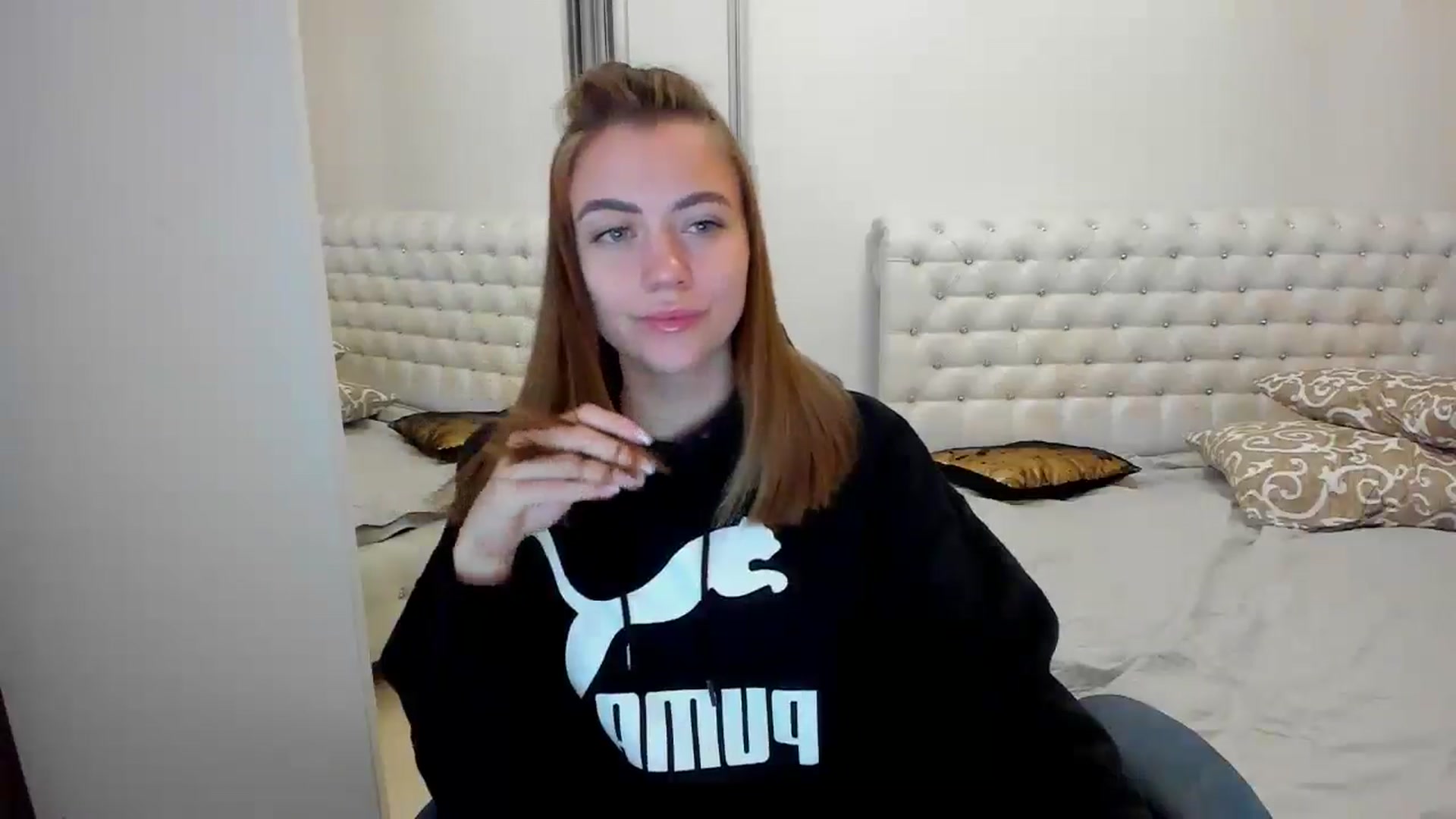 Gallery image thumbnail from Sulfate0's myfreecams stream on, 09/21/2024, 08:37 image 5 of 20