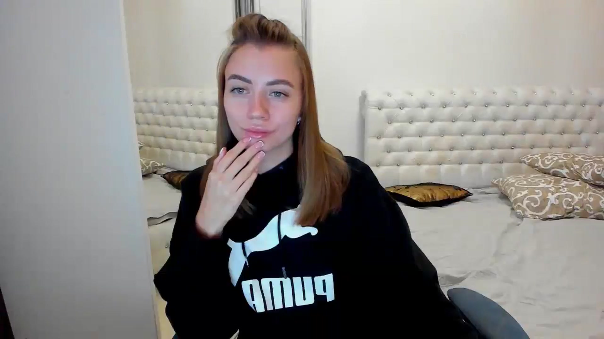Gallery image thumbnail from Sulfate0's myfreecams stream on, 09/21/2024, 08:37 image 14 of 20