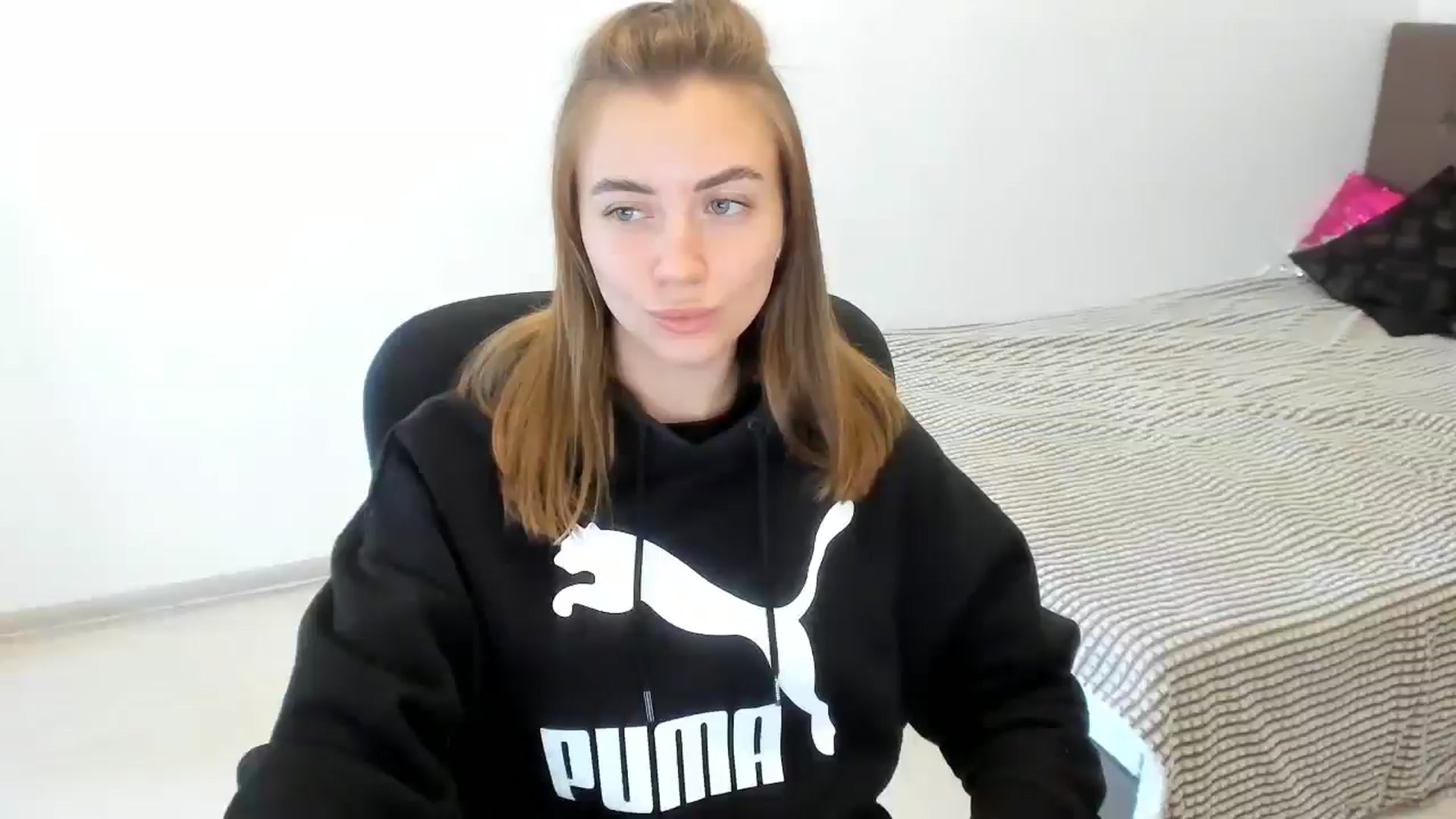 Gallery image thumbnail from Sulfate0's myfreecams stream on, 09/22/2024, 09:38 image 19 of 20