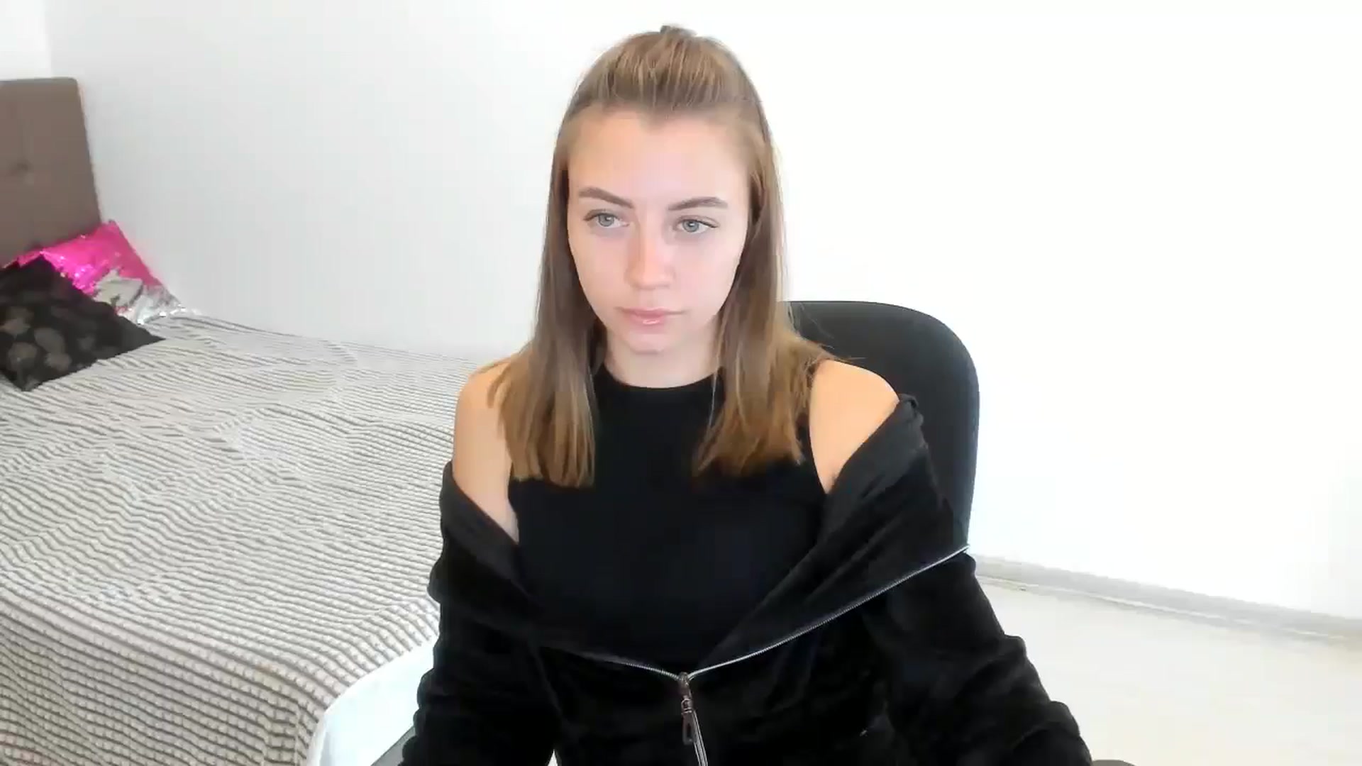Gallery image thumbnail from Sulfate0's myfreecams stream on, 09/27/2024, 07:13 image 19 of 20