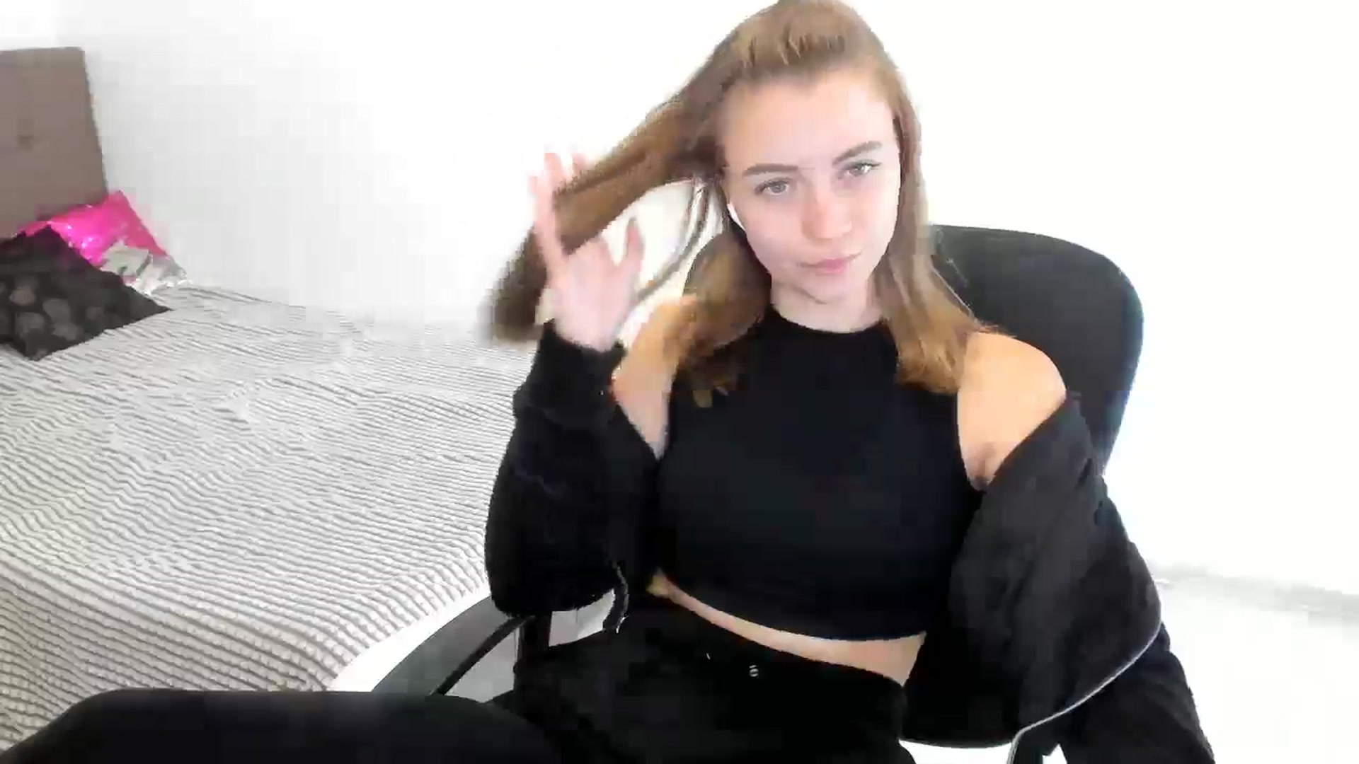 Gallery image thumbnail from Sulfate0's myfreecams stream on, 09/27/2024, 07:42 image 11 of 20