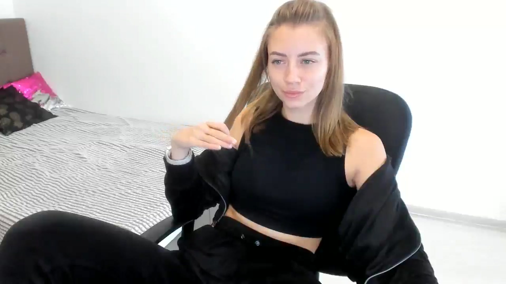 Gallery image thumbnail from Sulfate0's myfreecams stream on, 09/27/2024, 07:42 image 16 of 20