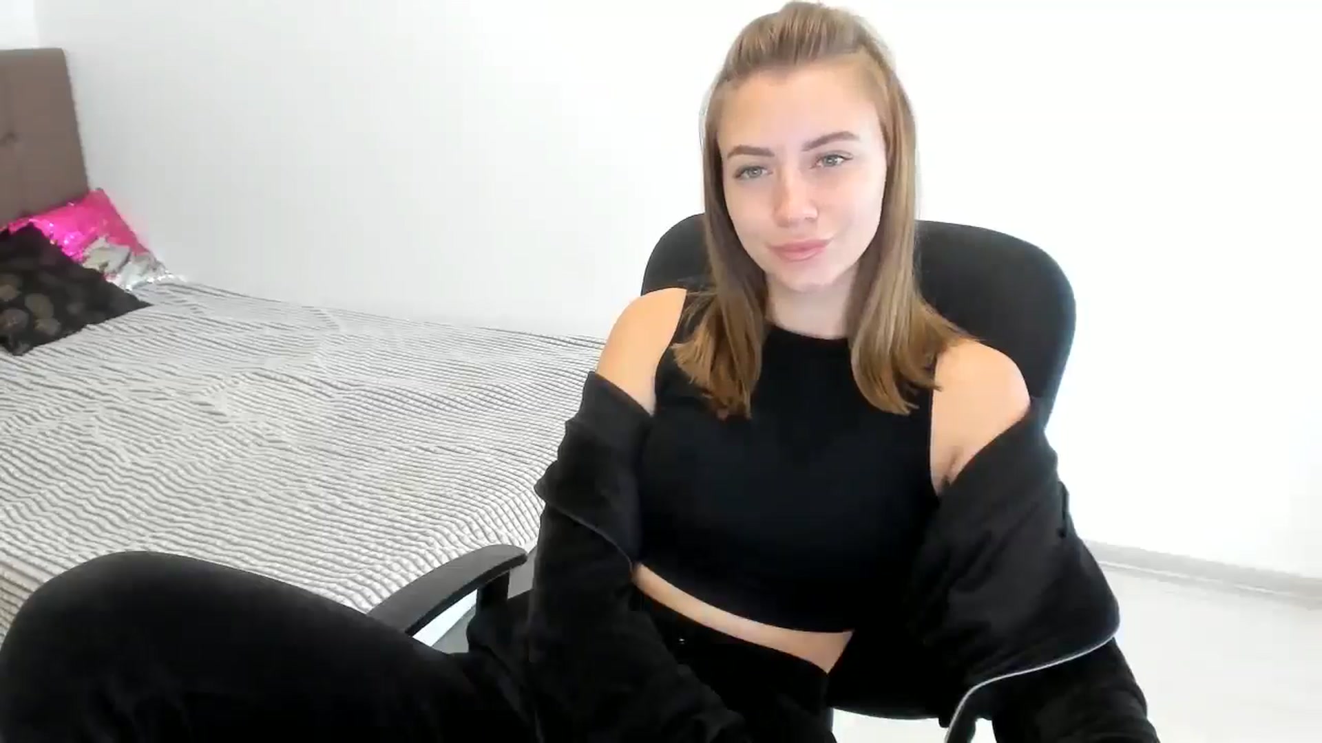 Gallery image thumbnail from Sulfate0's myfreecams stream on, 09/27/2024, 07:42 image 19 of 20