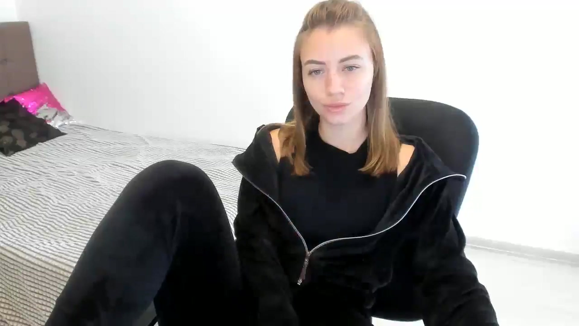 Gallery image thumbnail from Sulfate0's myfreecams stream on, 09/27/2024, 07:58 image 7 of 20