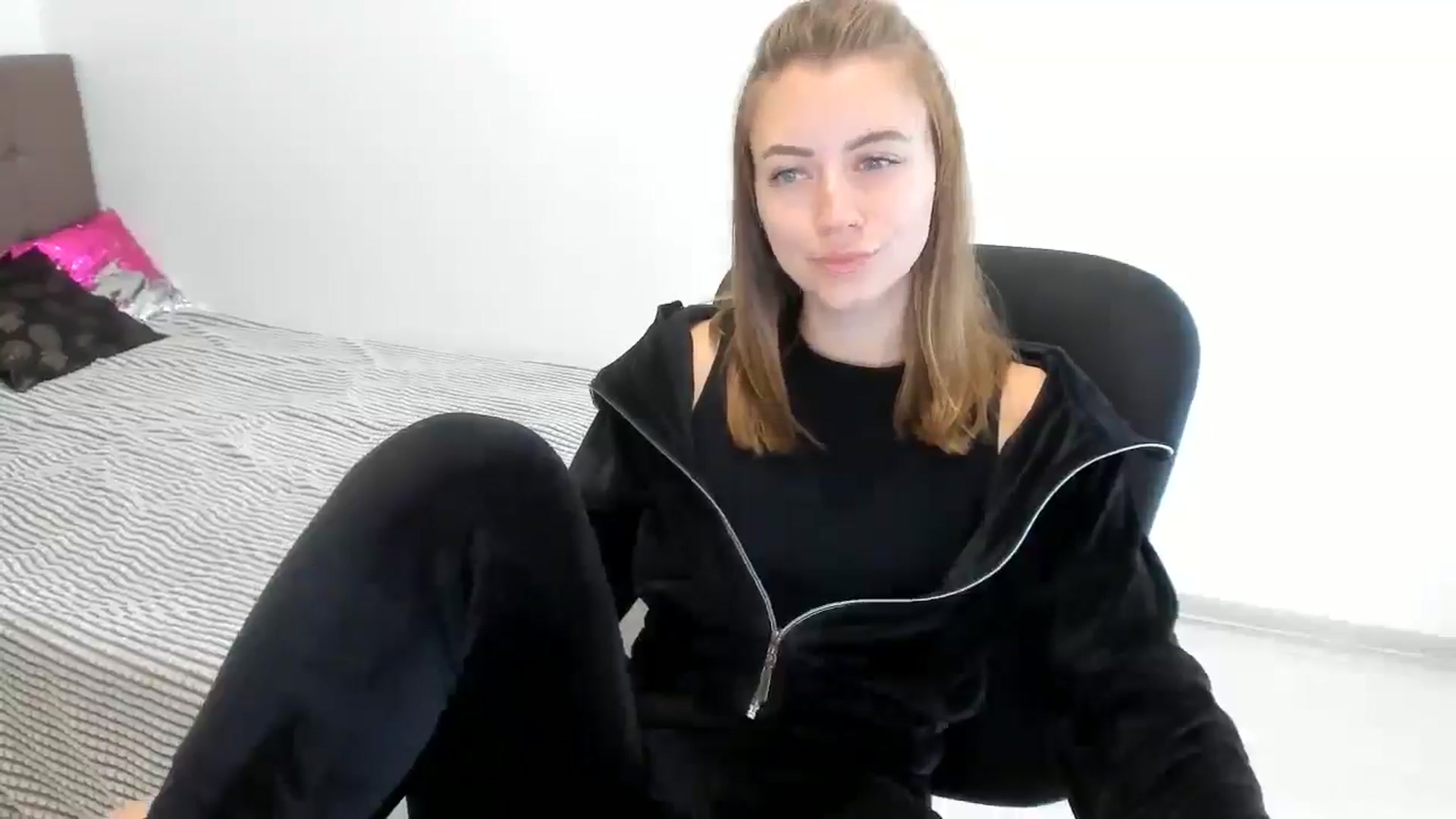 Gallery image thumbnail from Sulfate0's myfreecams stream on, 09/27/2024, 07:58 image 2 of 20