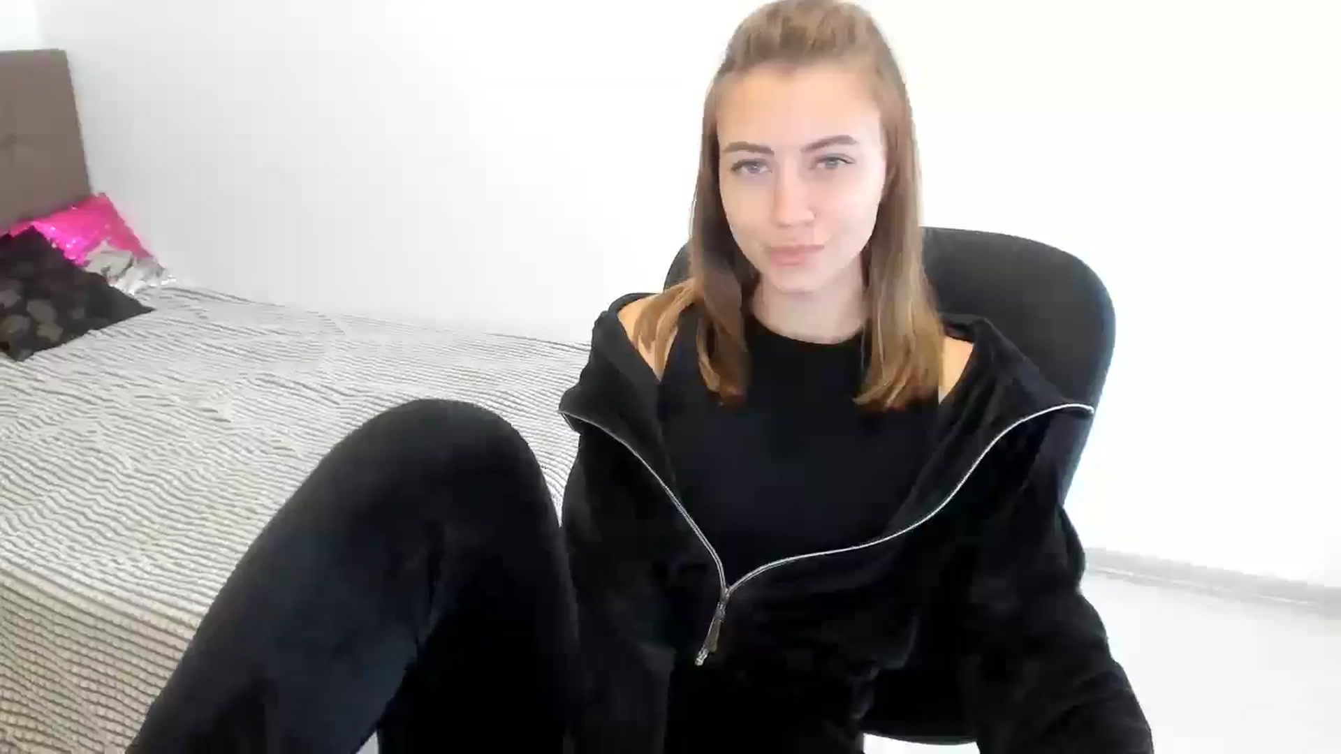Gallery image thumbnail from Sulfate0's myfreecams stream on, 09/27/2024, 07:58 image 12 of 20