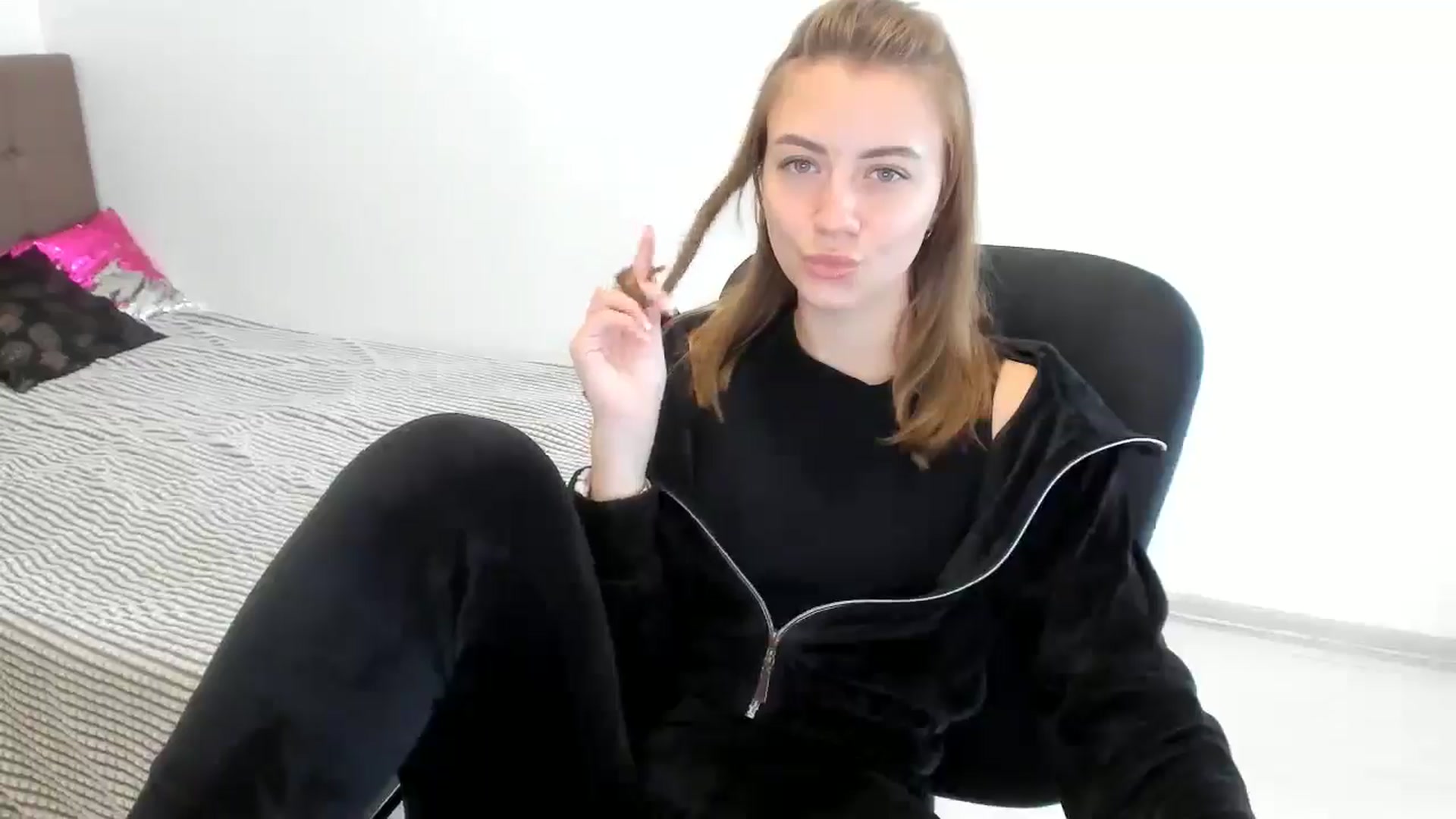 Gallery image thumbnail from Sulfate0's myfreecams stream on, 09/27/2024, 07:58 image 5 of 20