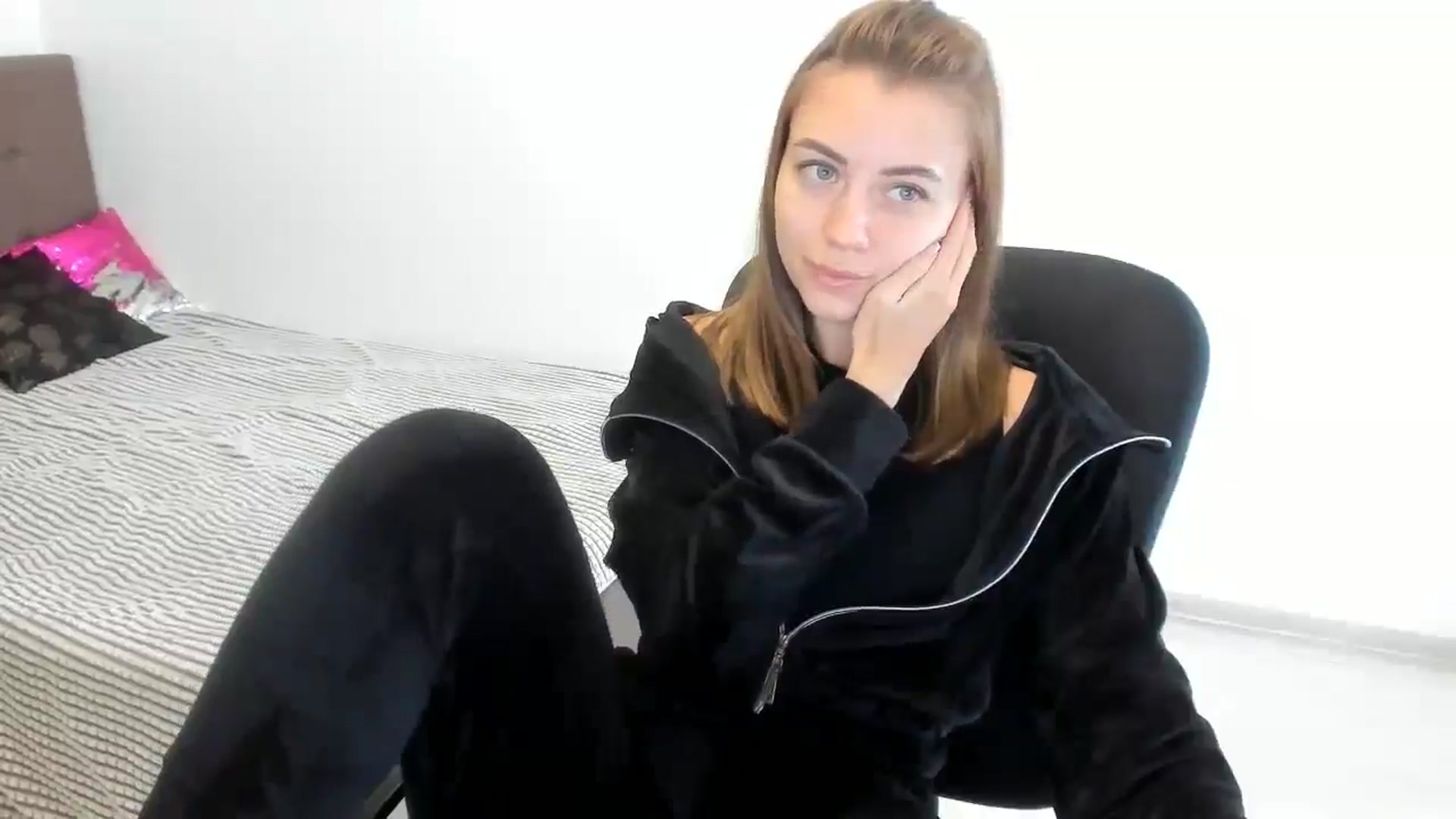 Gallery image thumbnail from Sulfate0's myfreecams stream on, 09/27/2024, 07:58 image 14 of 20