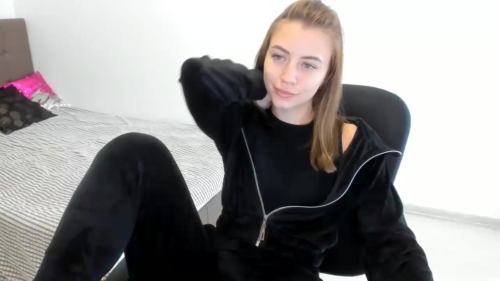 Gallery image thumbnail from Sulfate0's myfreecams stream on, 09/27/2024, 07:58 image 1 of 20