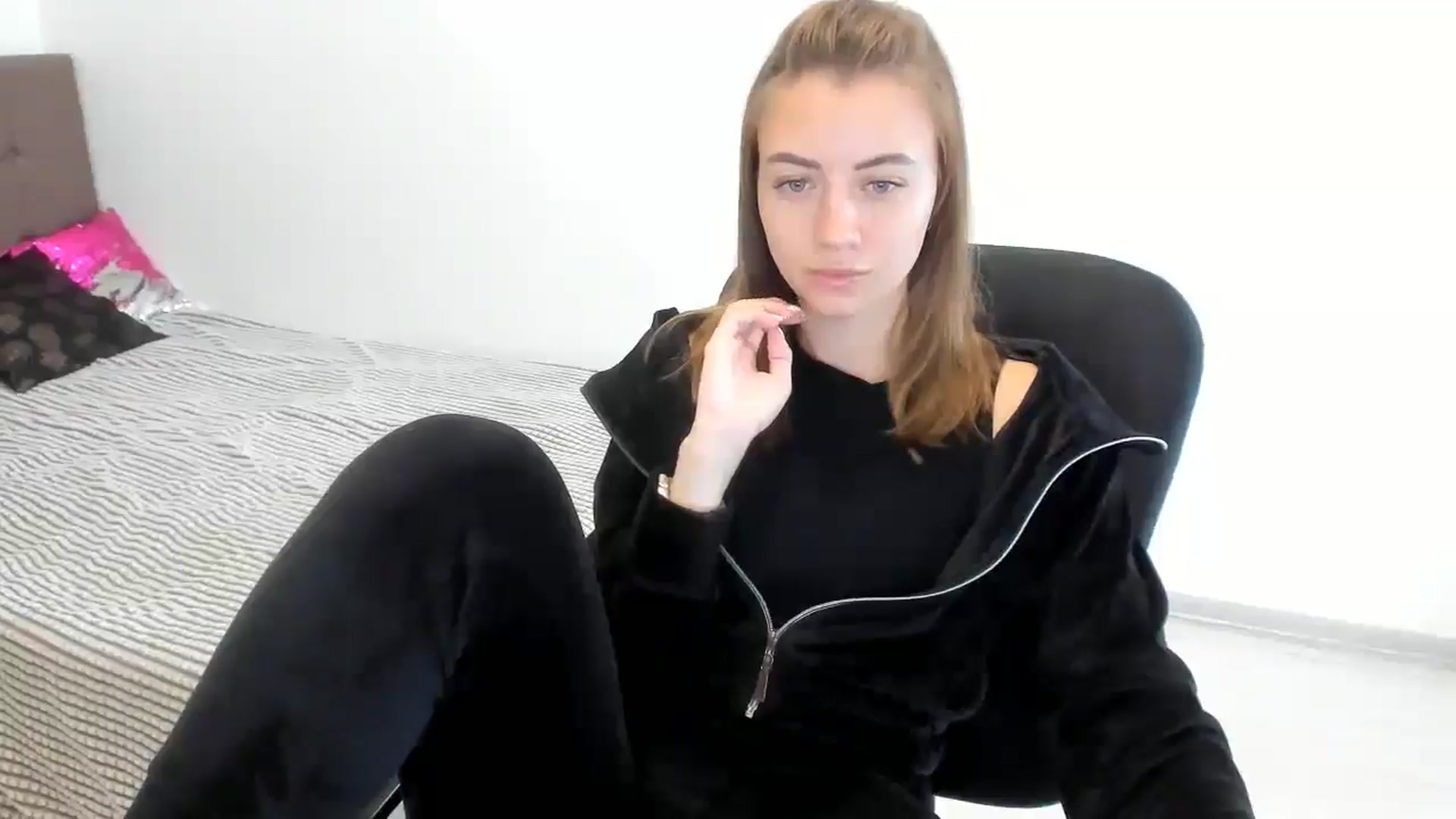 Gallery image thumbnail from Sulfate0's myfreecams stream on, 09/27/2024, 07:58 image 6 of 20