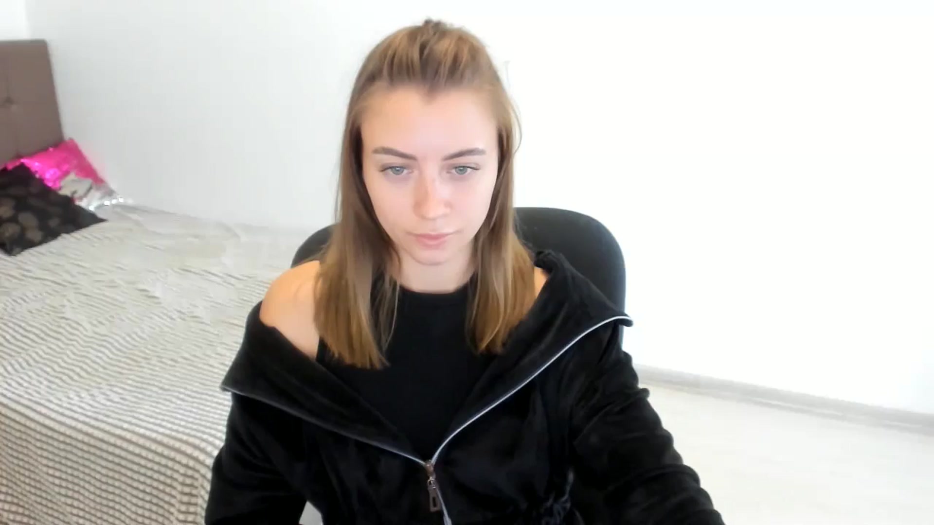 Gallery image thumbnail from Sulfate0's myfreecams stream on, 09/27/2024, 08:33 image 16 of 20