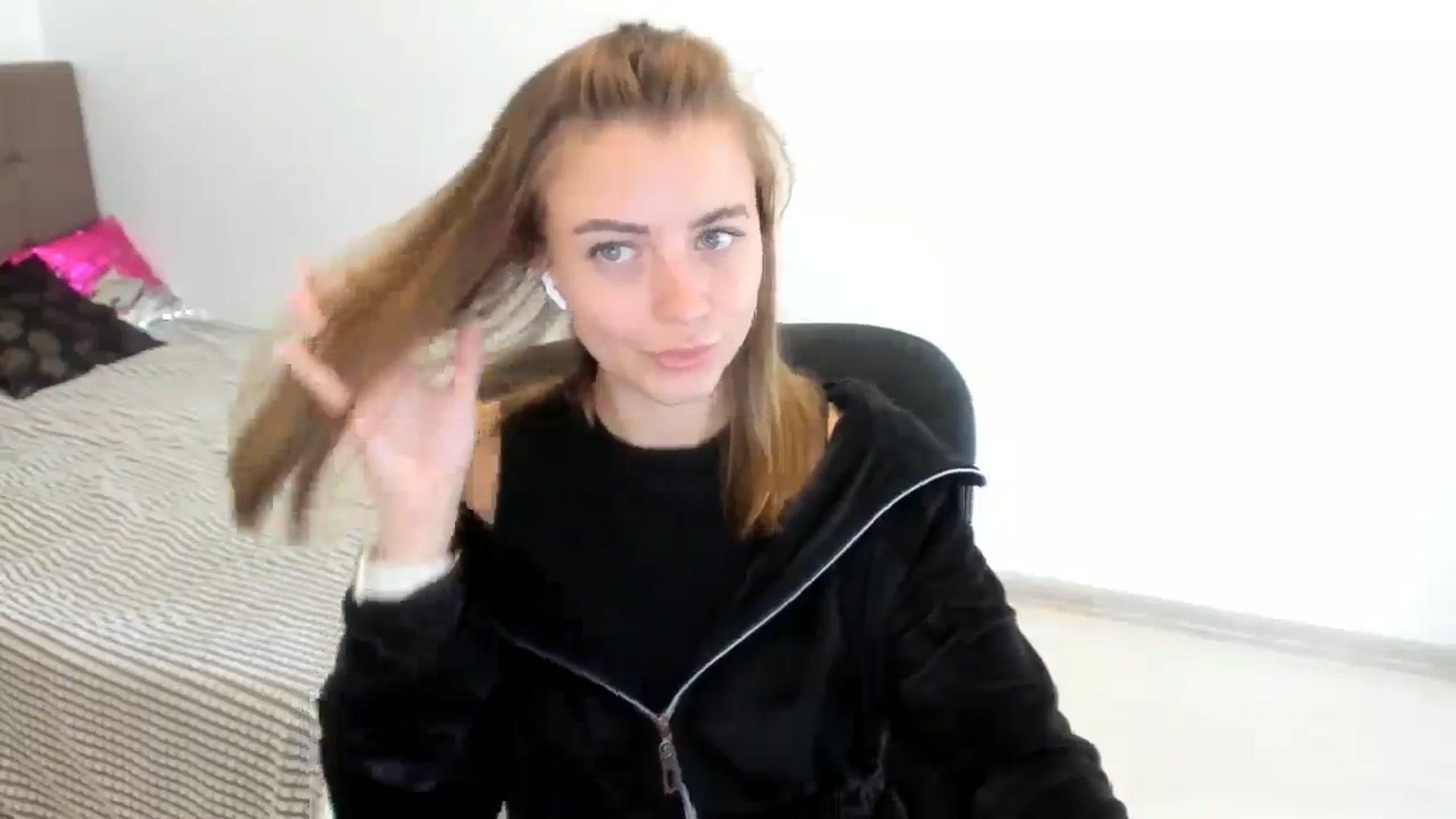 Gallery image thumbnail from Sulfate0's myfreecams stream on, 09/27/2024, 08:33 image 17 of 20