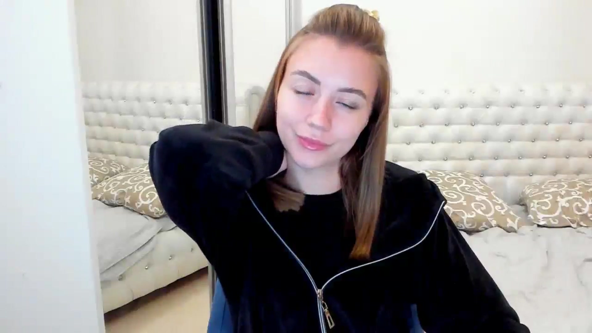 Gallery image thumbnail from Sulfate0's myfreecams stream on, 10/01/2024, 08:32 image 4 of 20