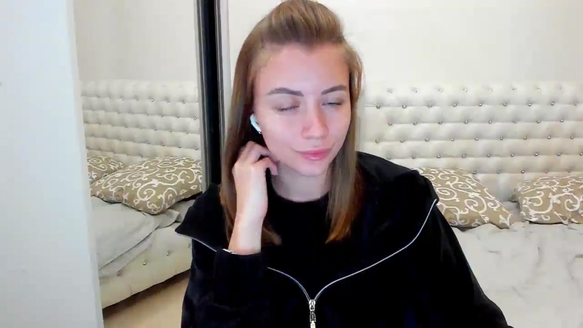 Gallery image thumbnail from Sulfate0's myfreecams stream on, 10/01/2024, 08:32 image 7 of 20