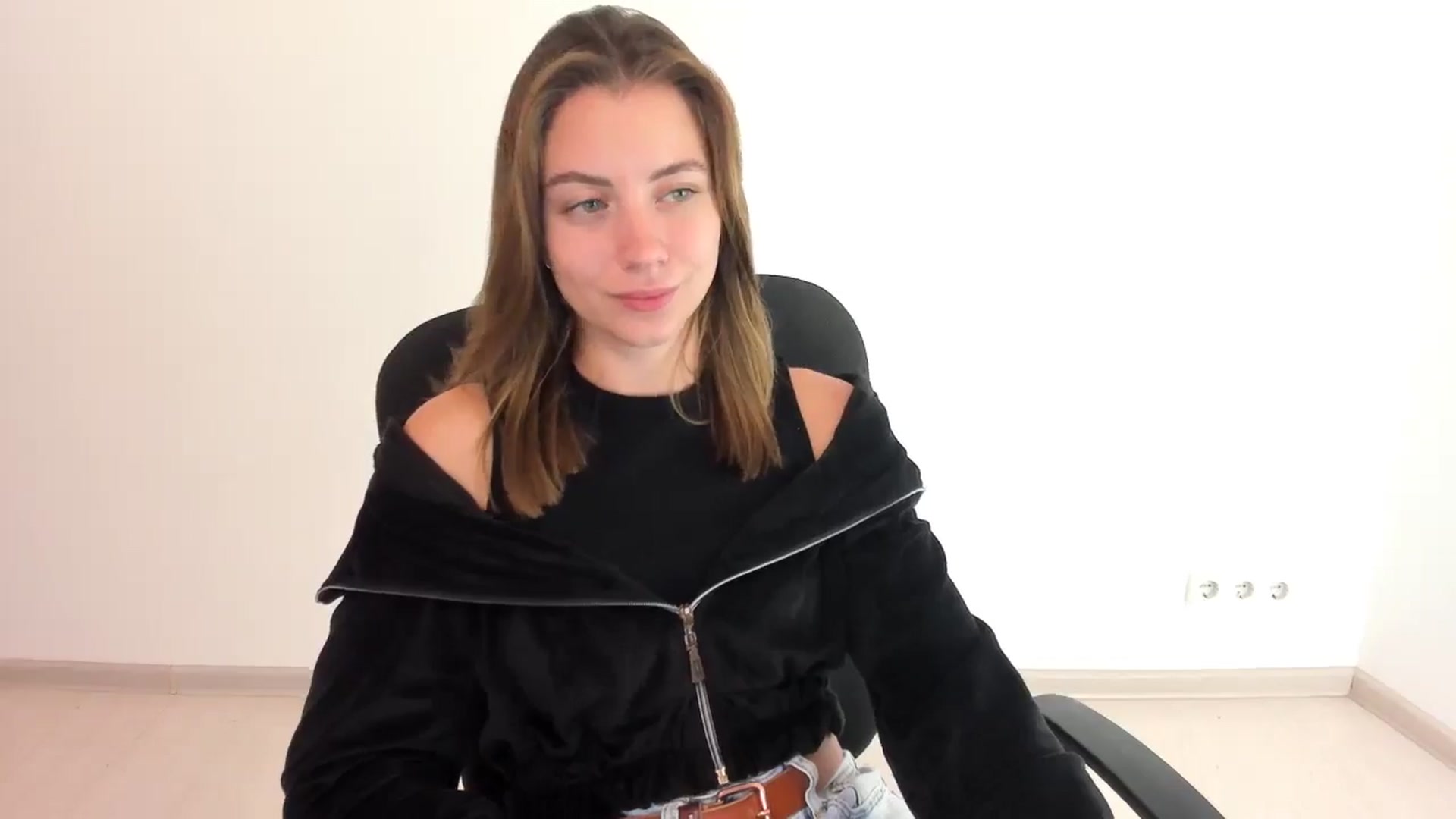 Gallery image thumbnail from Sulfate0's myfreecams stream on, 10/01/2024, 09:45 image 17 of 20