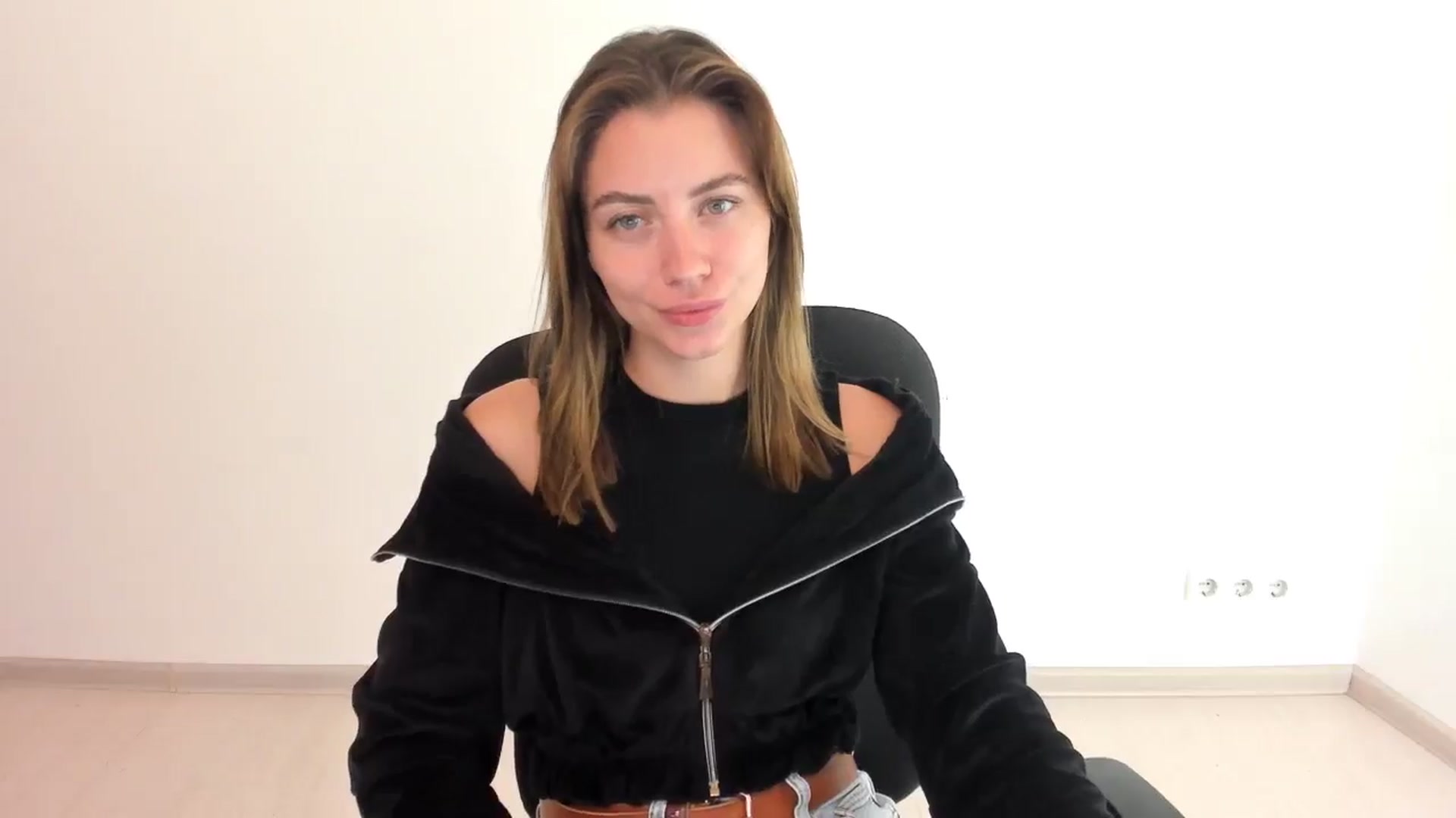 Gallery image thumbnail from Sulfate0's myfreecams stream on, 10/01/2024, 09:45 image 19 of 20