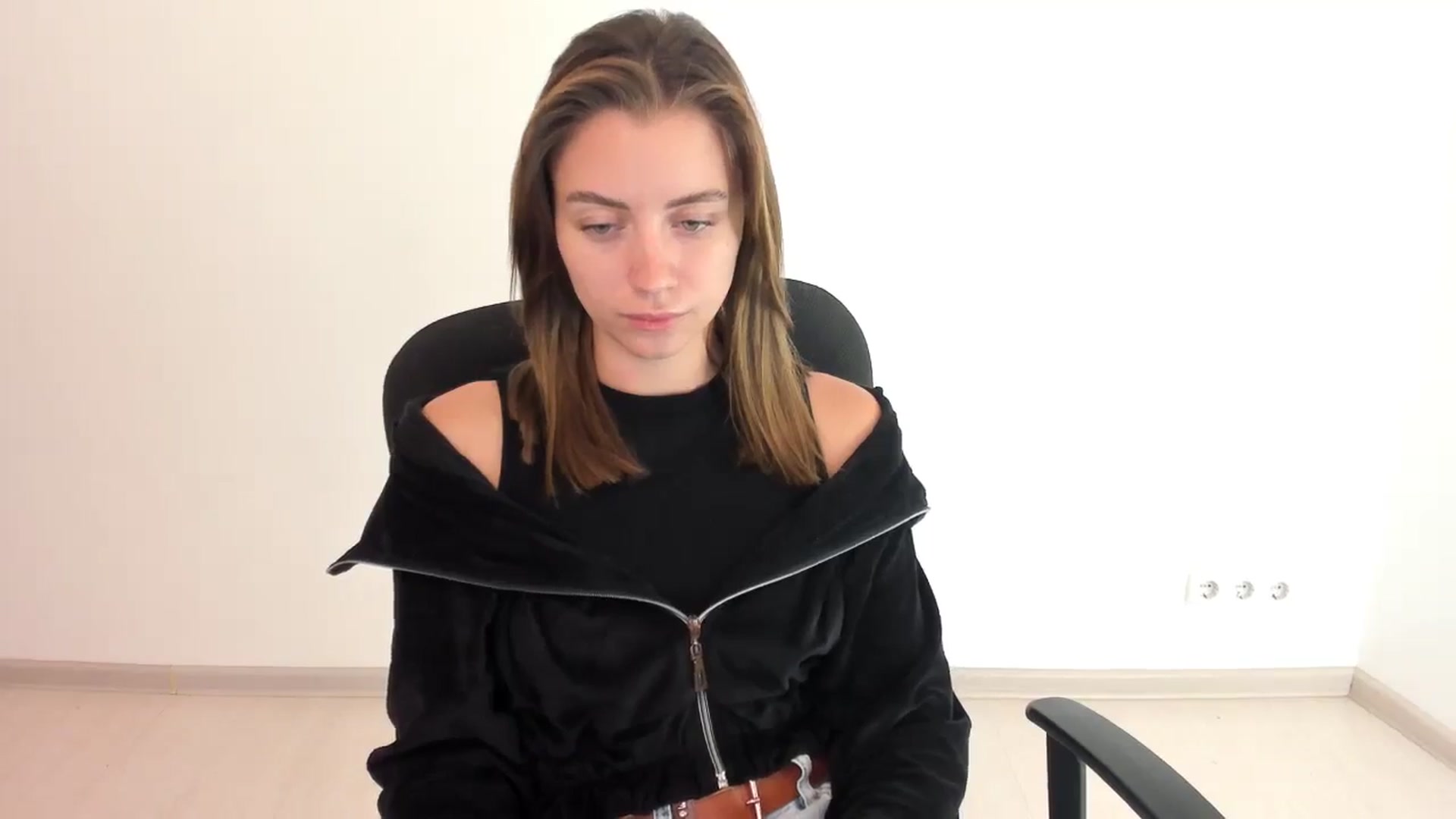 Gallery image thumbnail from Sulfate0's myfreecams stream on, 10/01/2024, 09:45 image 12 of 20
