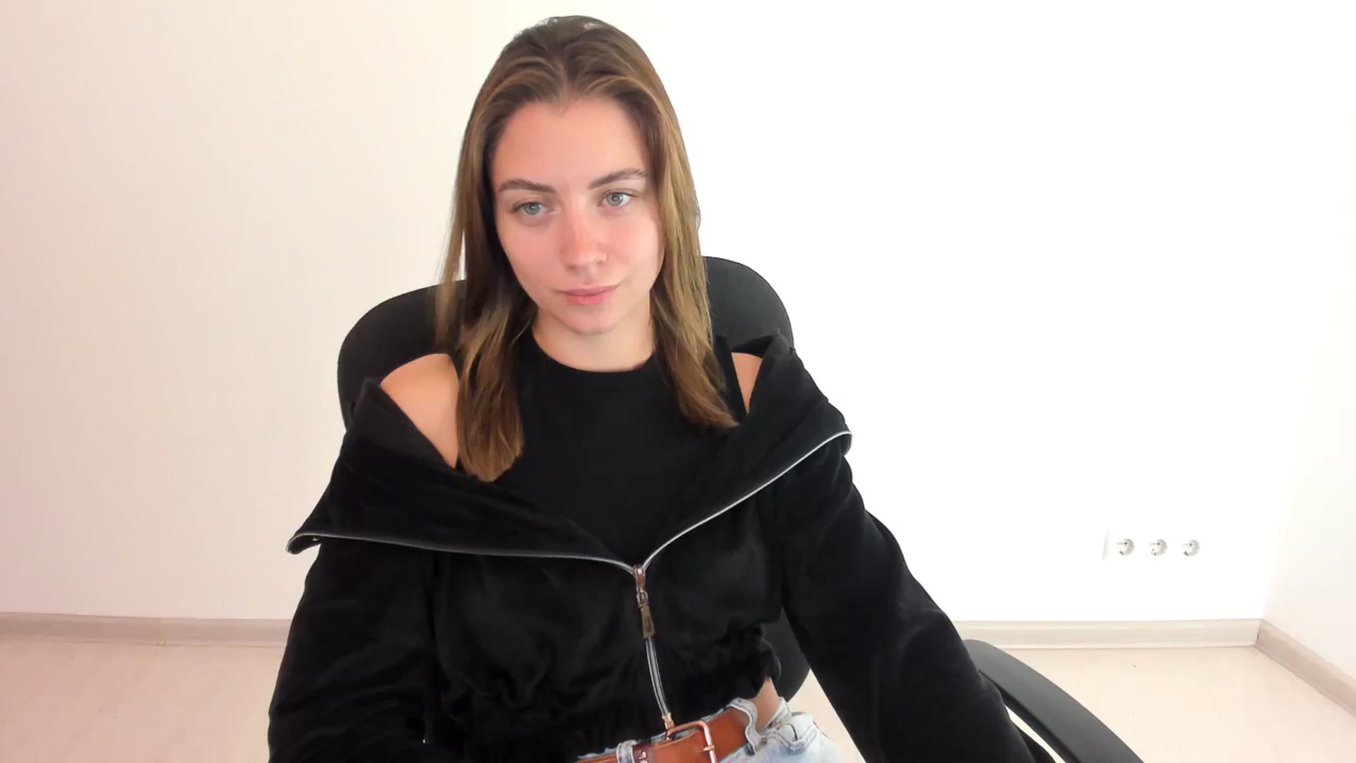 Gallery image thumbnail from Sulfate0's myfreecams stream on, 10/01/2024, 09:45 image 18 of 20