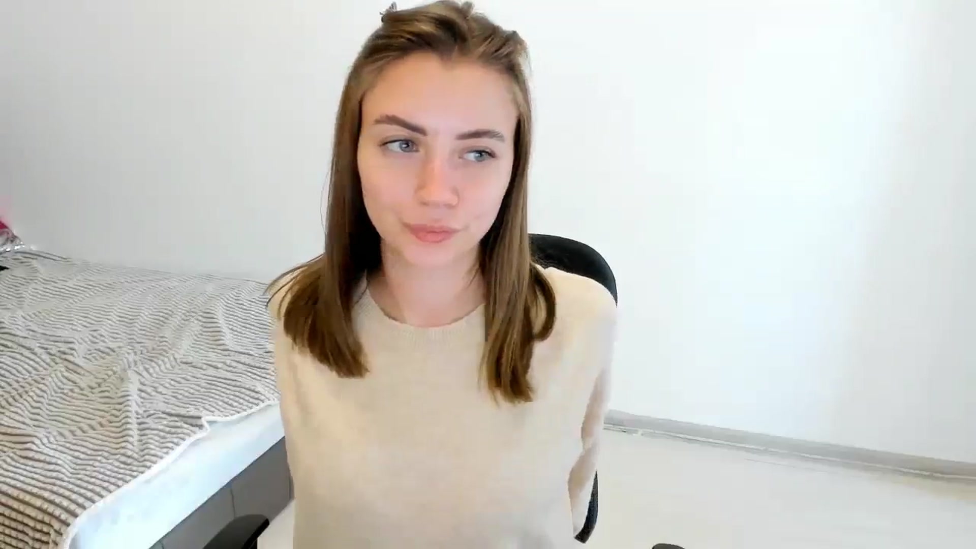Gallery image thumbnail from Sulfate0's myfreecams stream on, 10/03/2024, 09:49 image 12 of 20