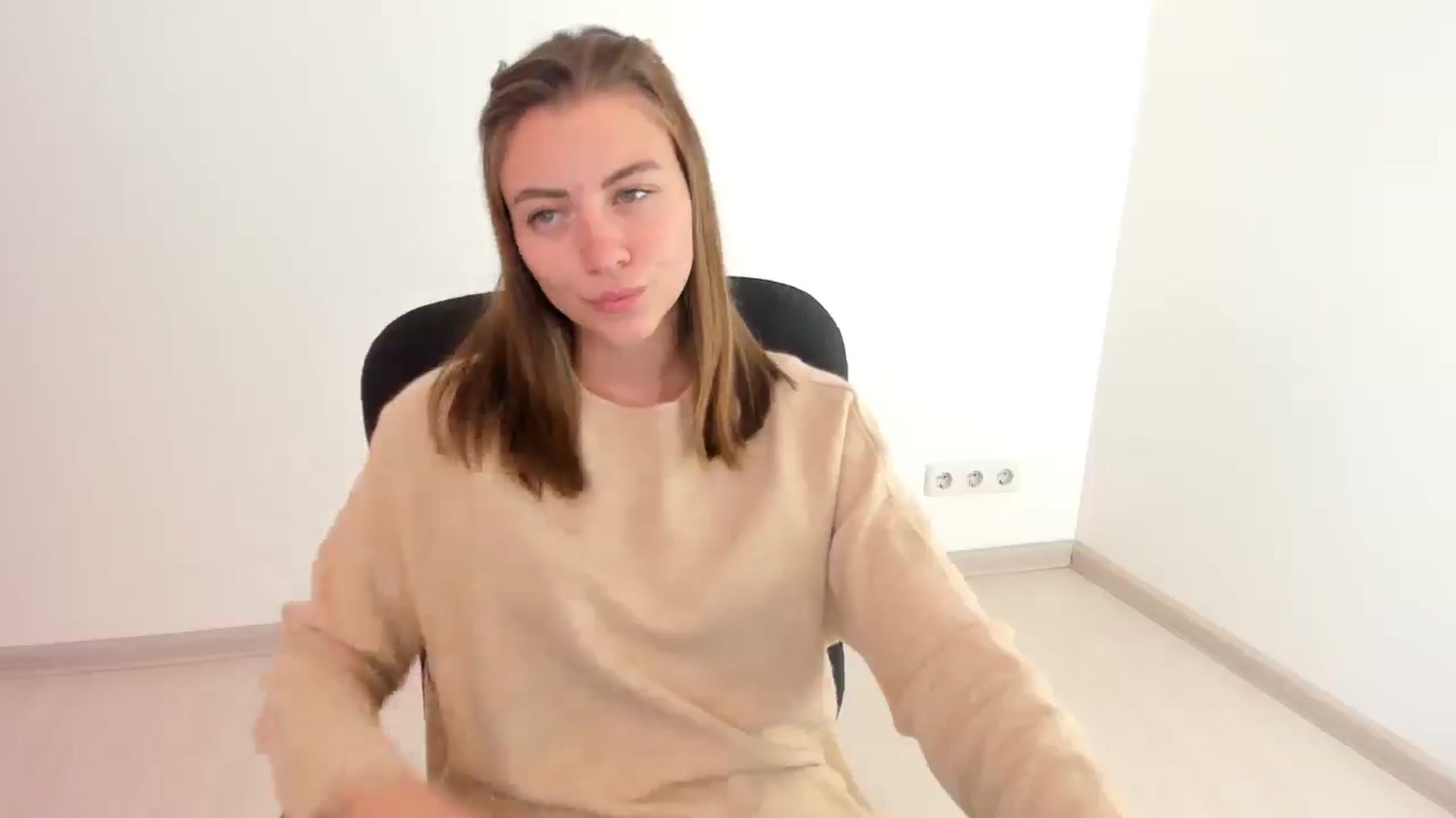 Gallery image thumbnail from Sulfate0's myfreecams stream on, 10/03/2024, 11:36 image 18 of 20